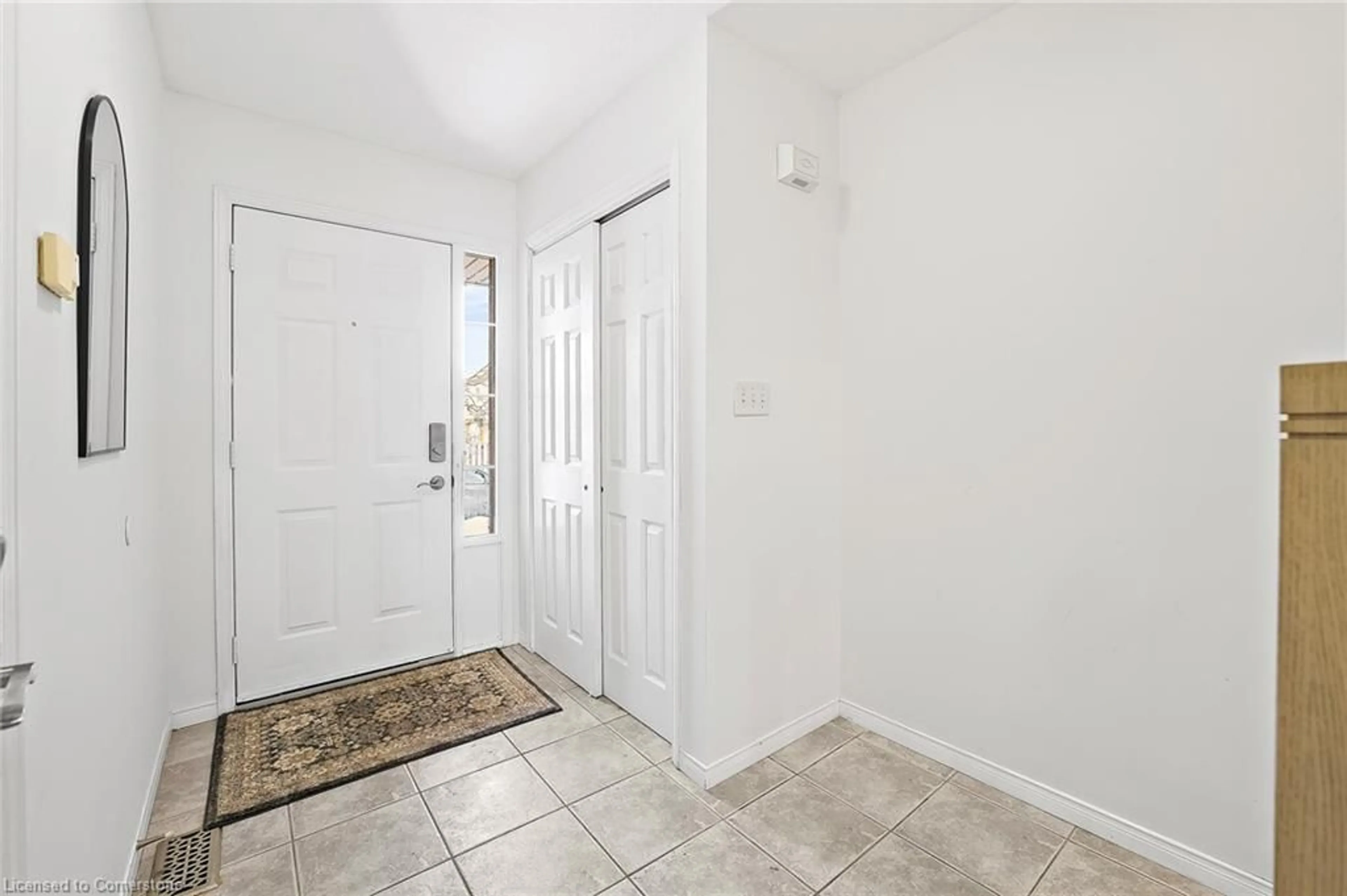 Indoor entryway for 171 Highbury Dr #1, Stoney Creek Ontario L8J 3Y9