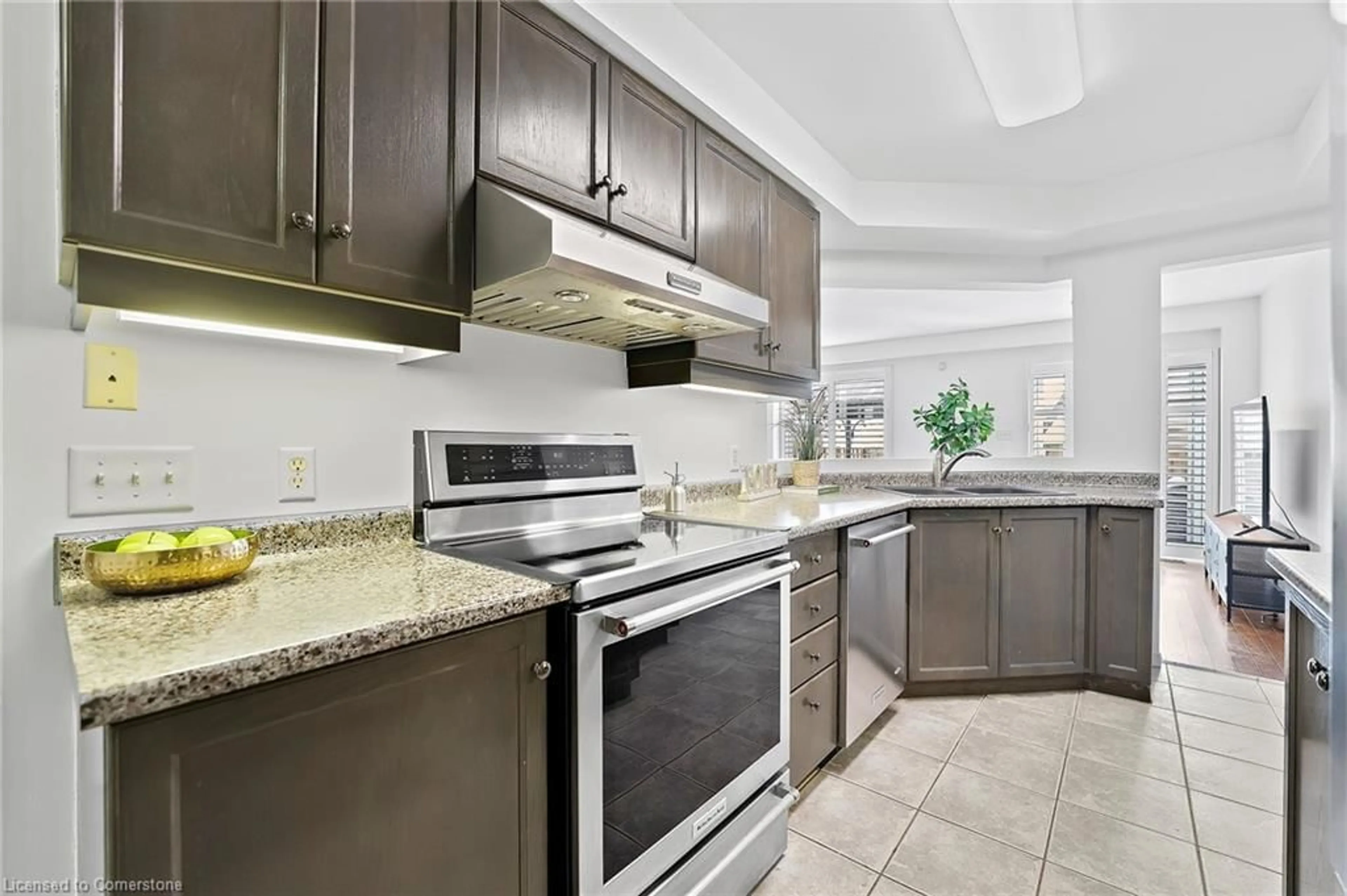 Standard kitchen, ceramic/tile floor for 171 Highbury Dr #1, Stoney Creek Ontario L8J 3Y9