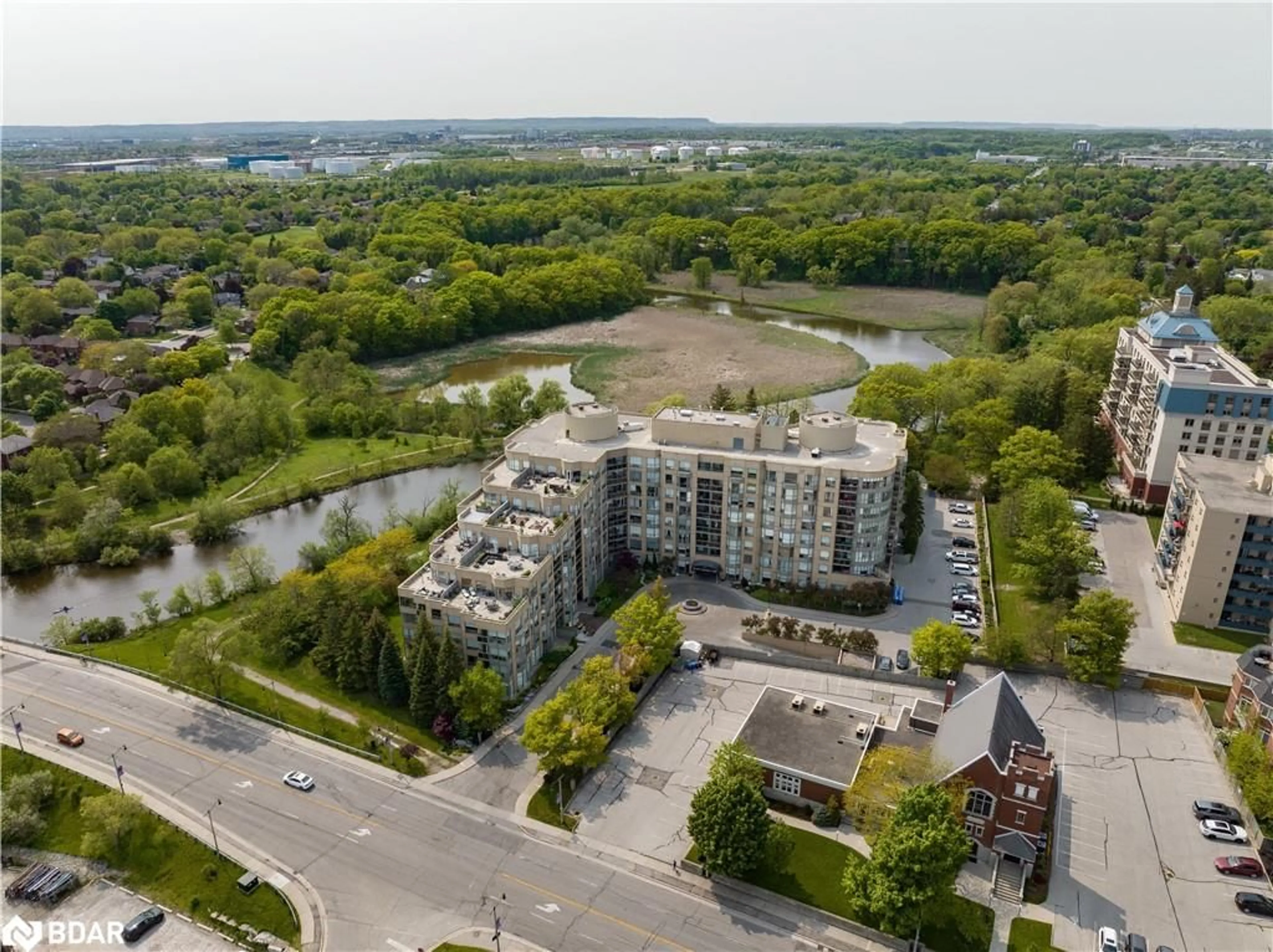 A pic from outside/outdoor area/front of a property/back of a property/a pic from drone, unknown for 2511 Lakeshore Rd #214, Oakville Ontario L6L 6L9