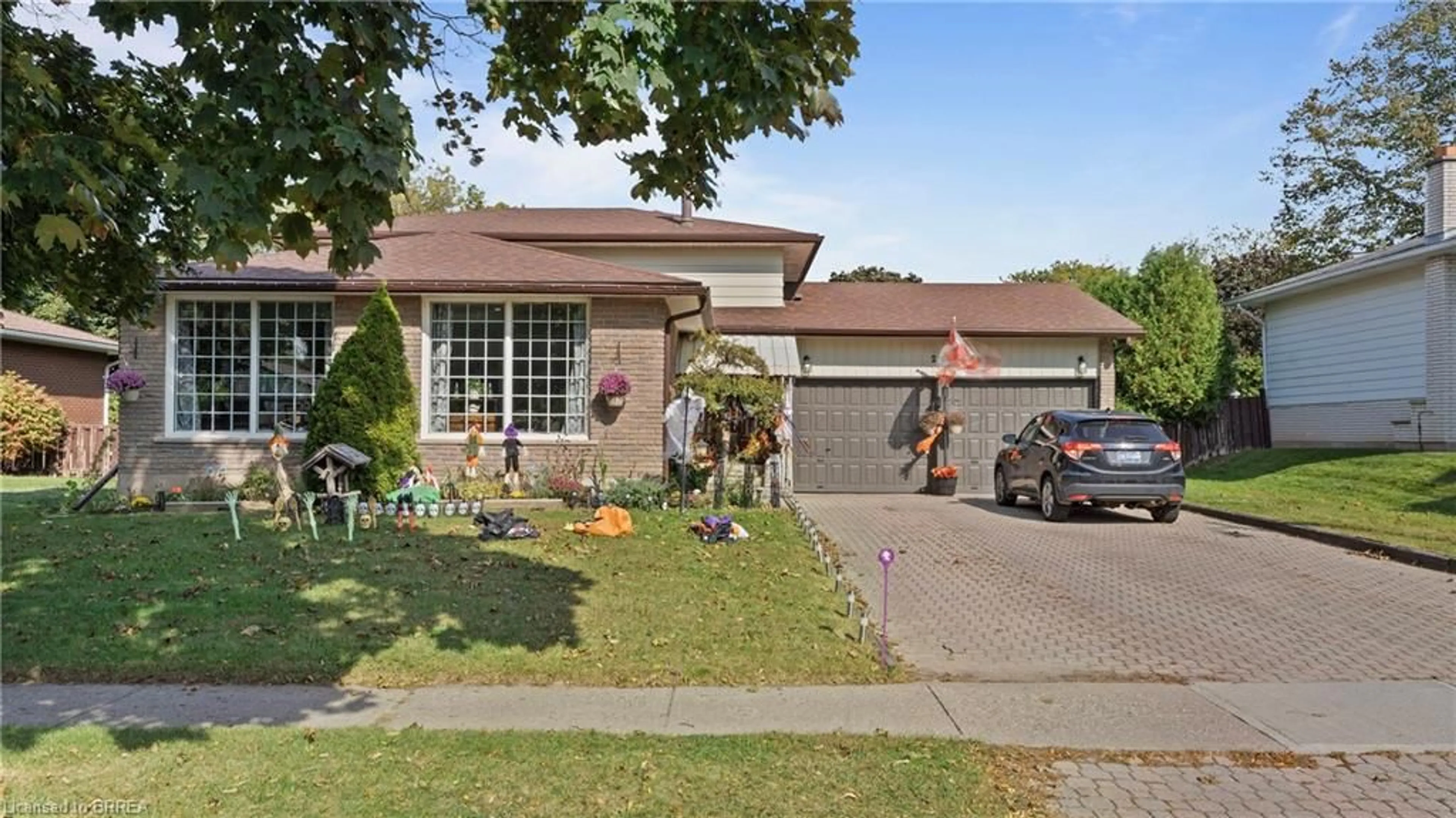 Home with brick exterior material, street for 26 Westbrier Knoll, Brantford Ontario N3R 5W1