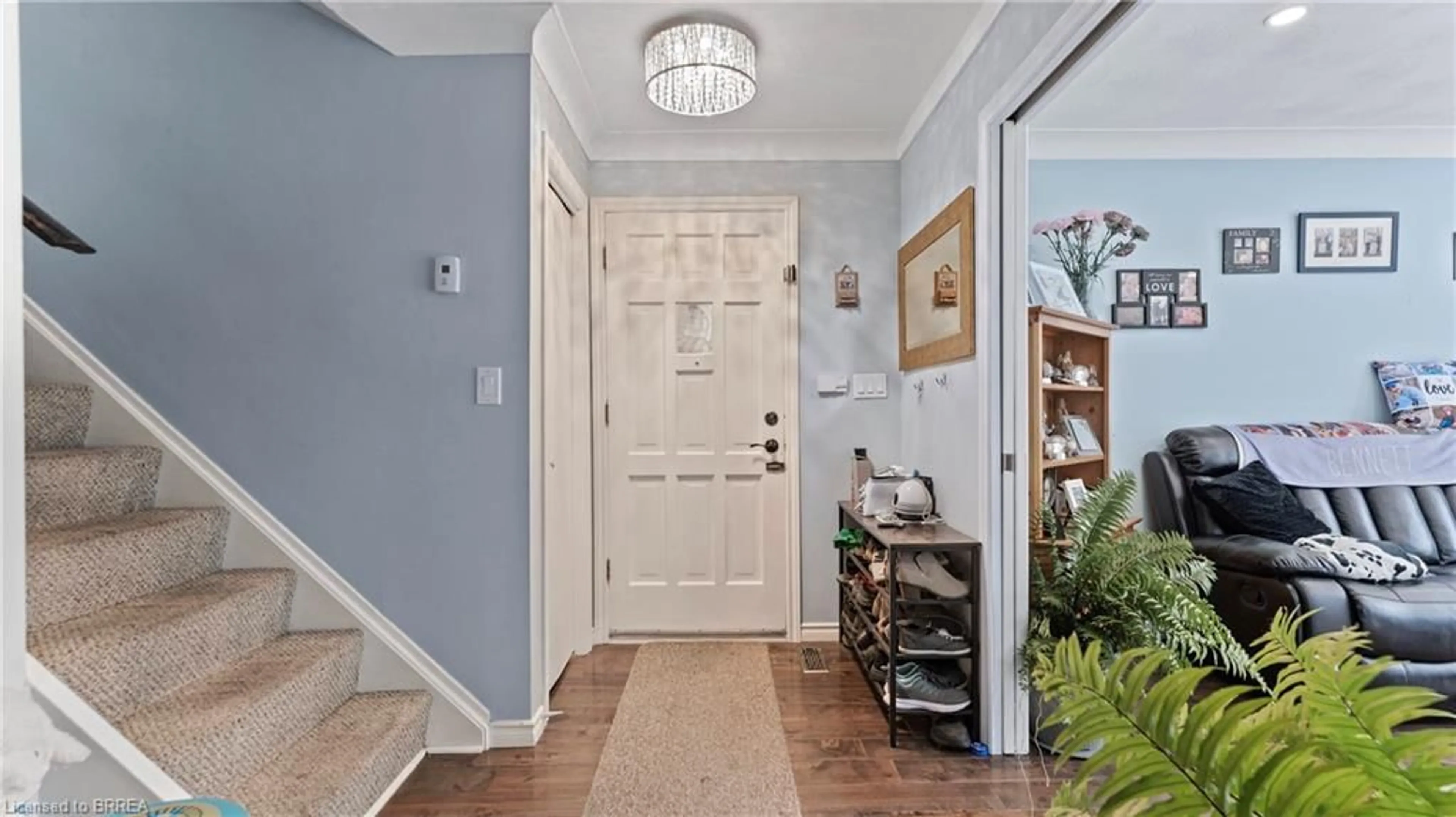 Indoor entryway for 26 Westbrier Knoll, Brantford Ontario N3R 5W1