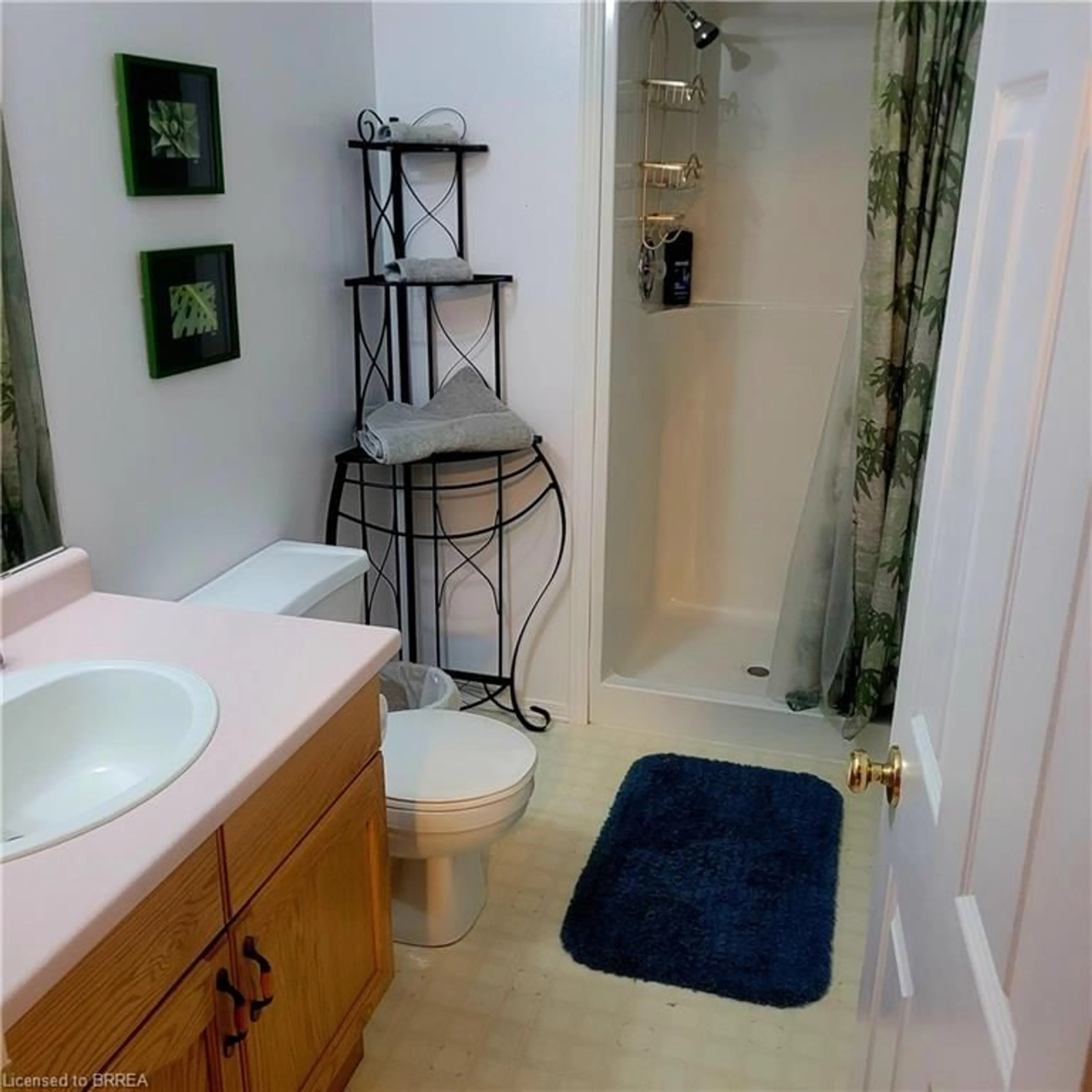 Standard bathroom, ceramic/tile floor for 1030 Colborne St #16, Brantford Ontario N3S 3T6