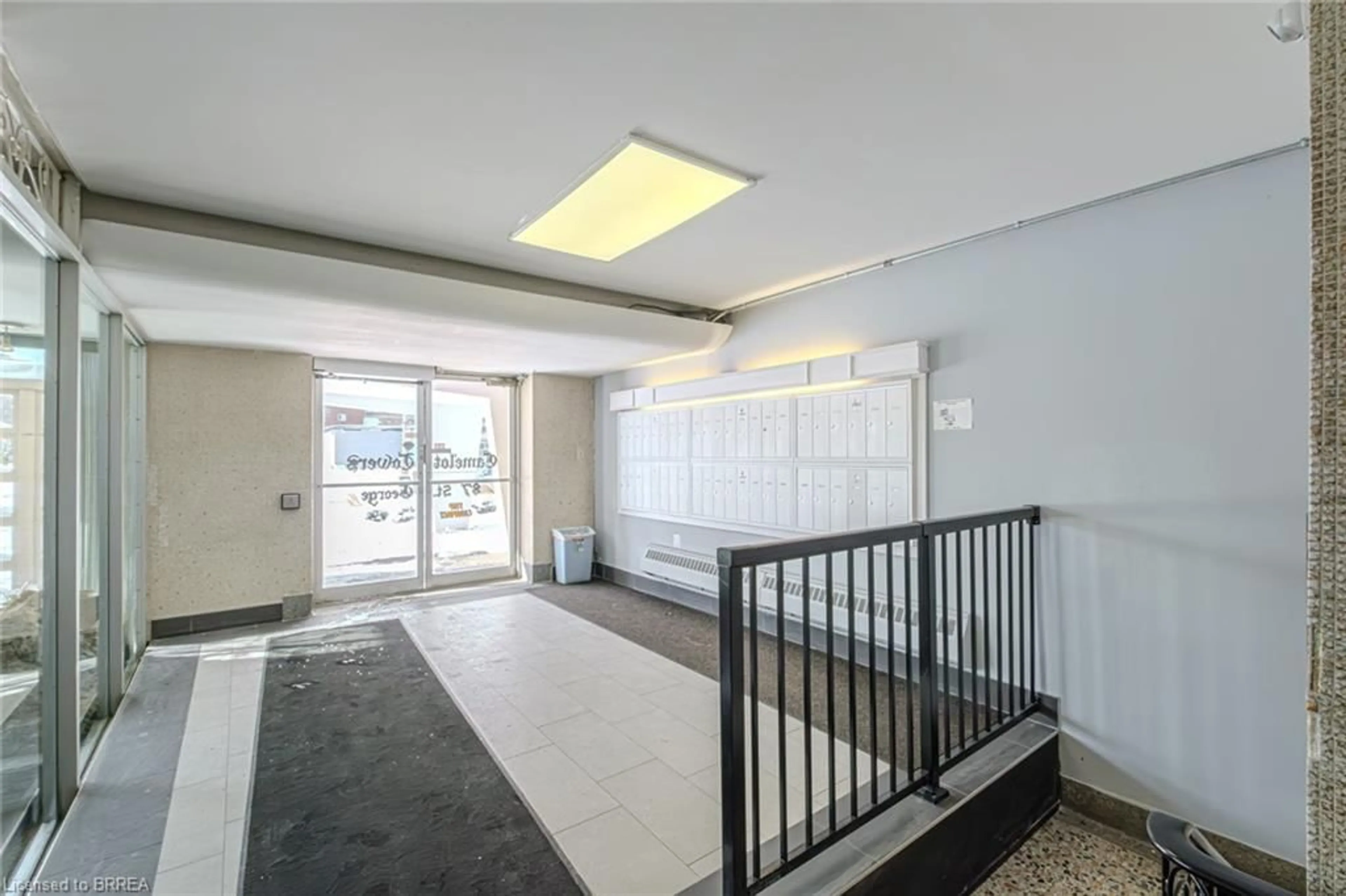 Indoor foyer for 87 St George St #203, Brantford Ontario N3R 1V5