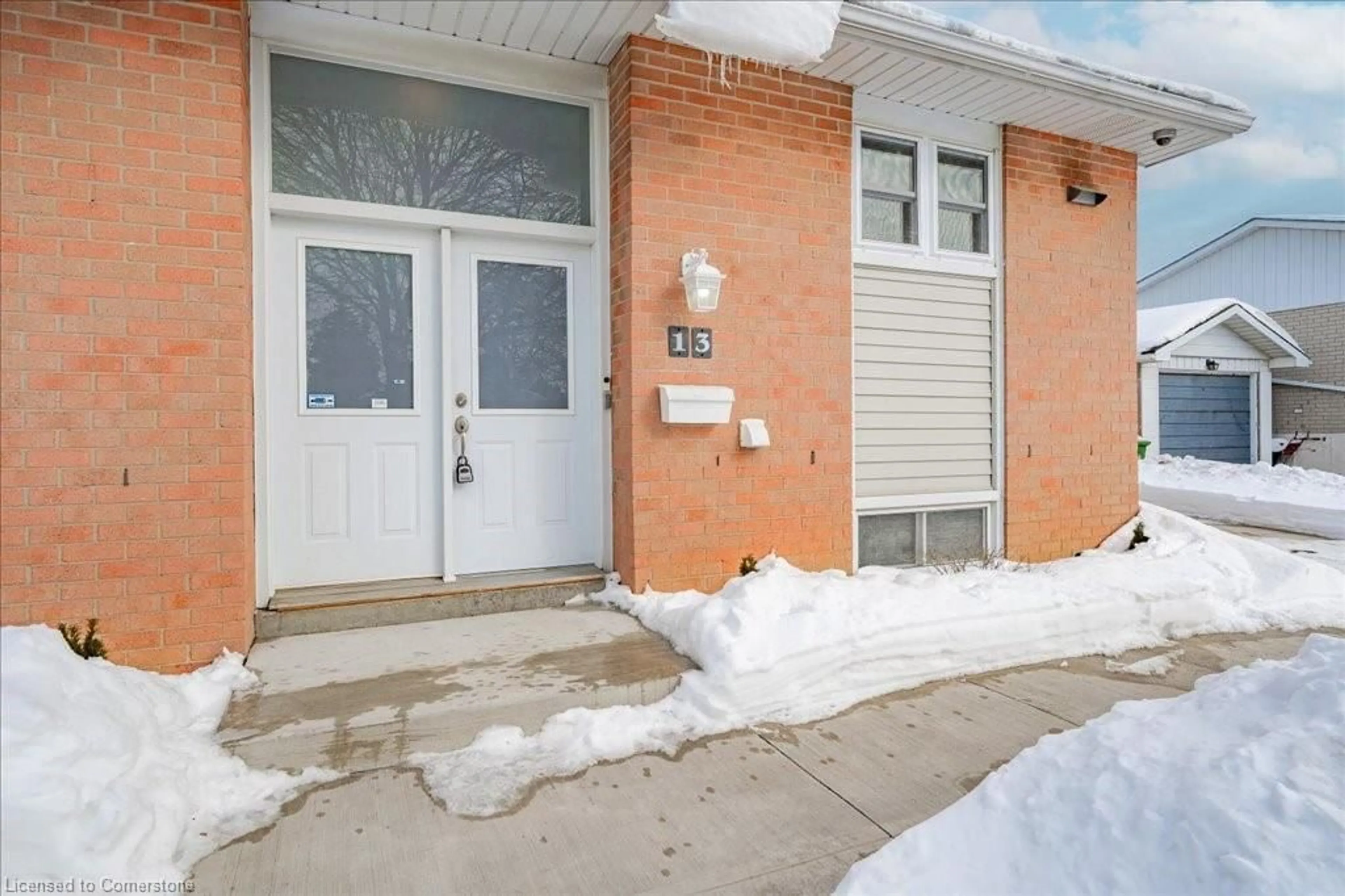 Indoor entryway for 13 Marston St, Stoney Creek Ontario L8J 1G5