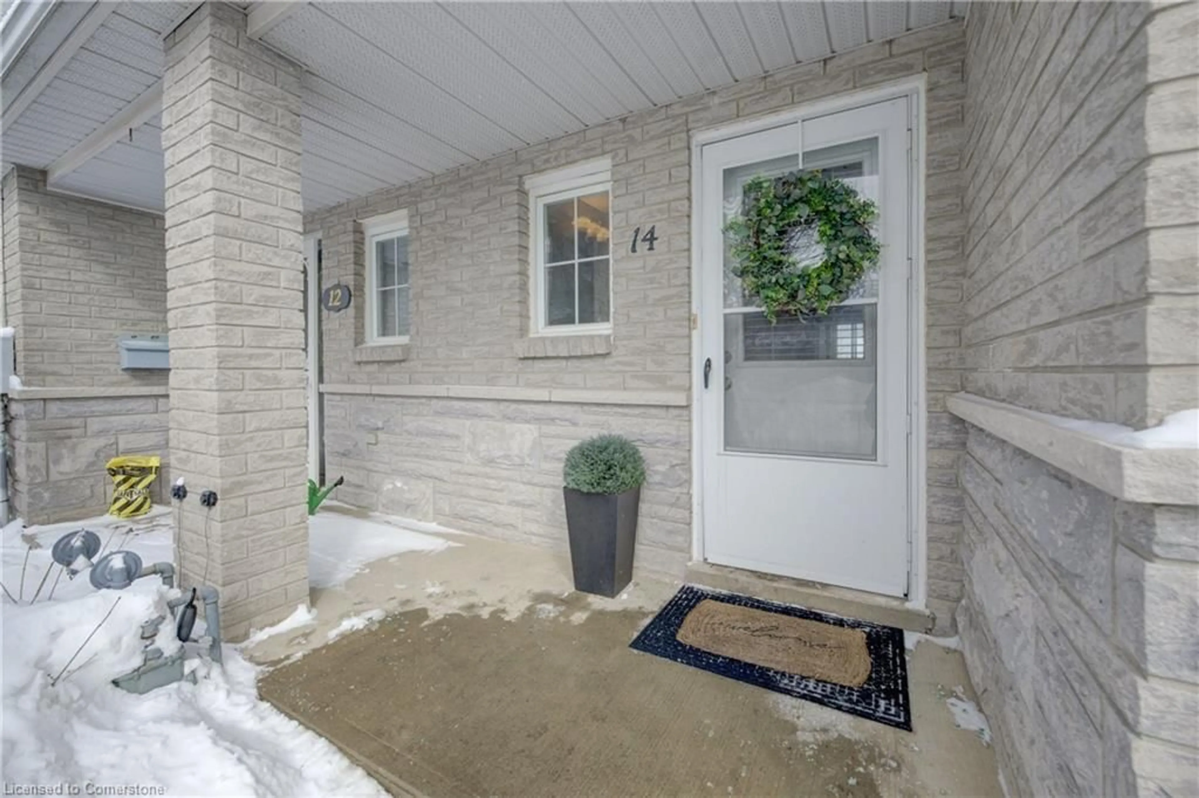 Indoor entryway for 14 Golden Terrace Crt, Kitchener Ontario N2N 3L2