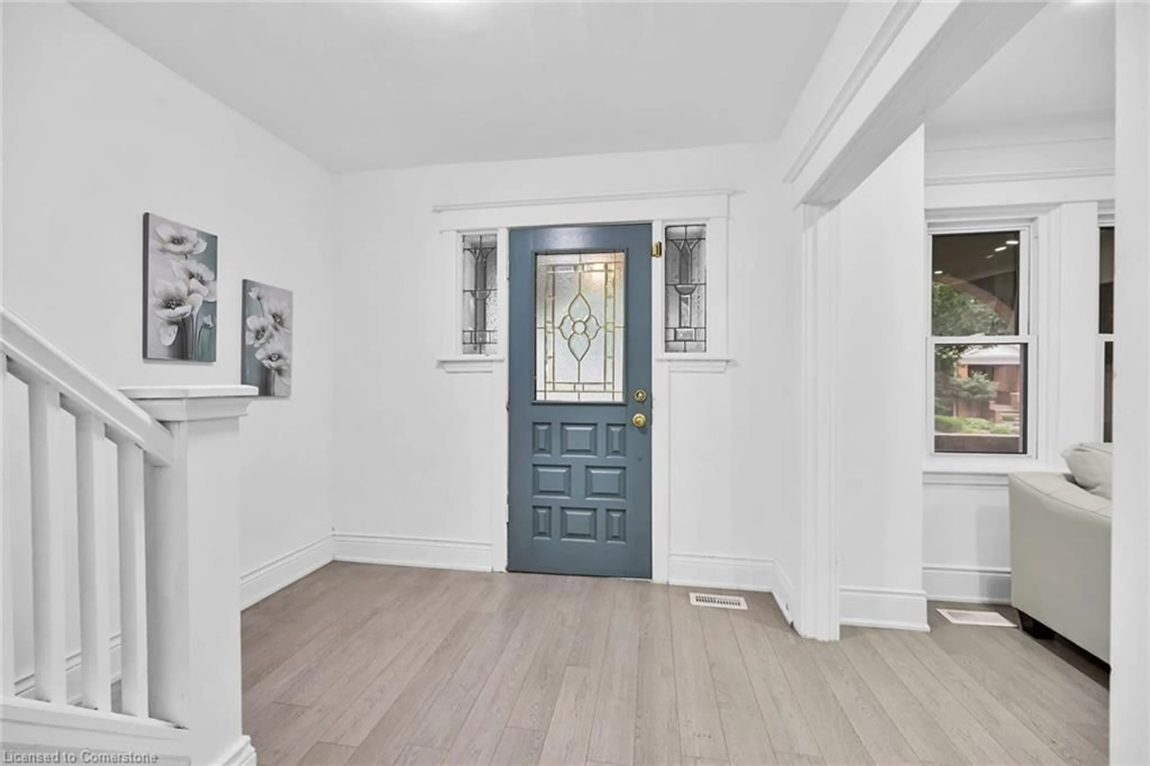 Indoor entryway for 222 Province St, Hamilton Ontario L8K 2L7