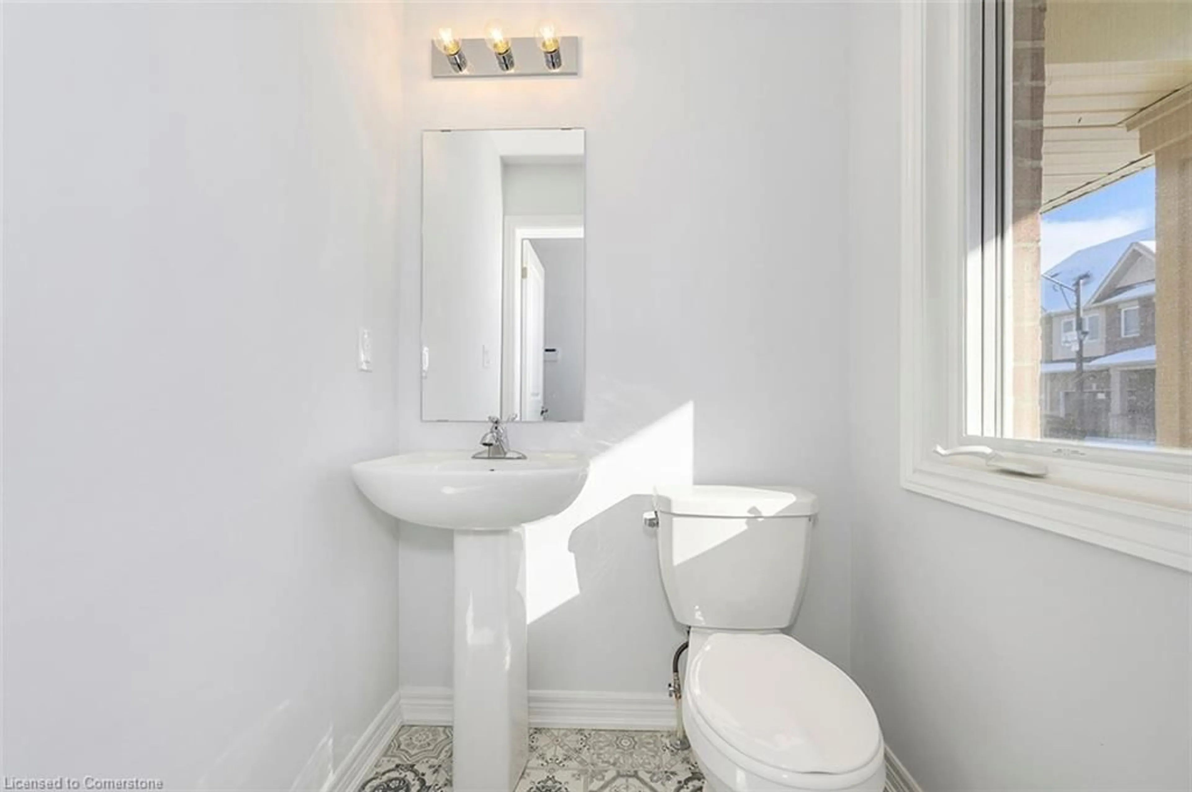 Standard bathroom, ceramic/tile floor for 205 Thames Way #22, Hamilton Ontario L0R 1W0