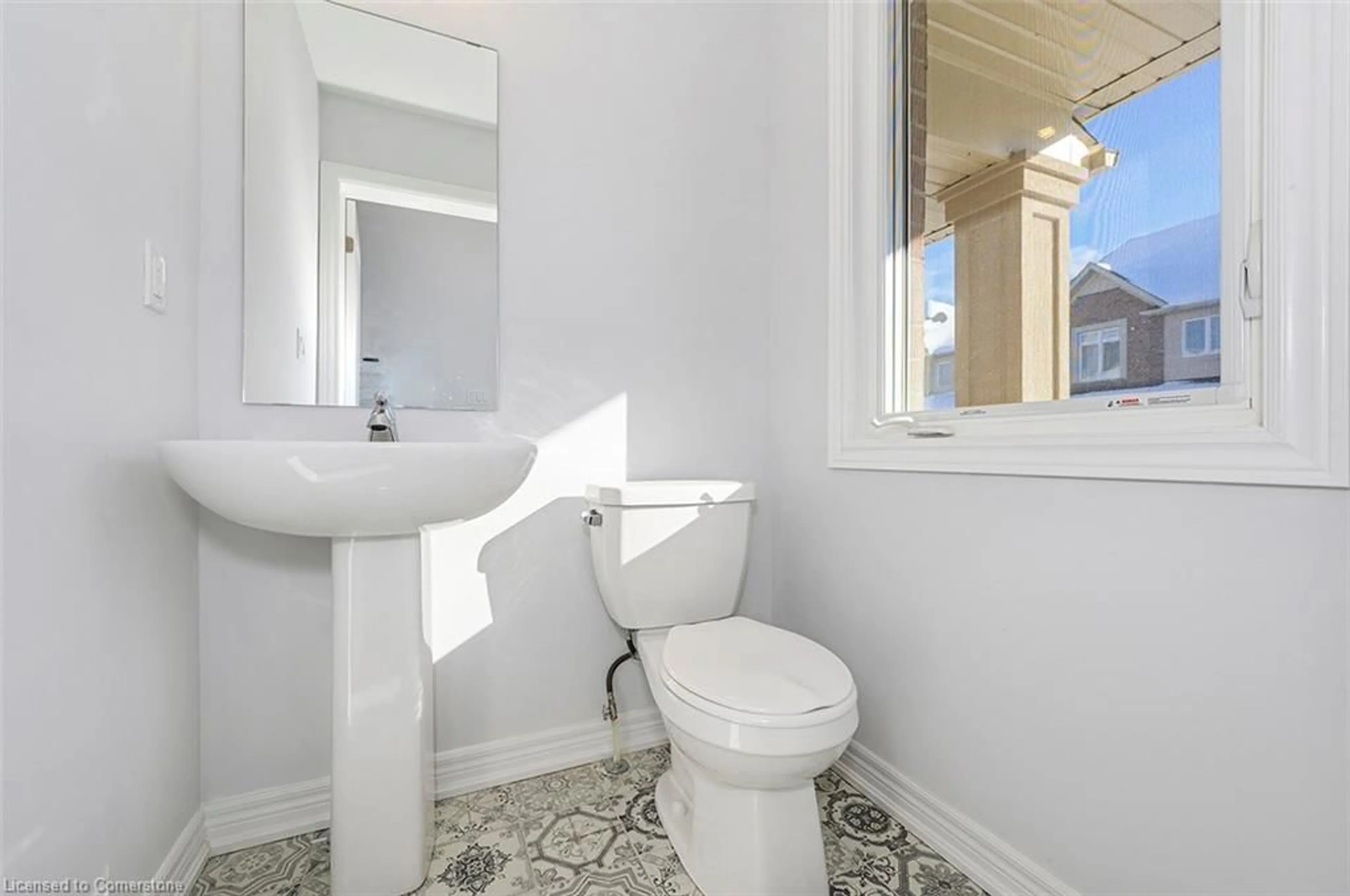 Standard bathroom, ceramic/tile floor for 205 Thames Way #22, Hamilton Ontario L0R 1W0