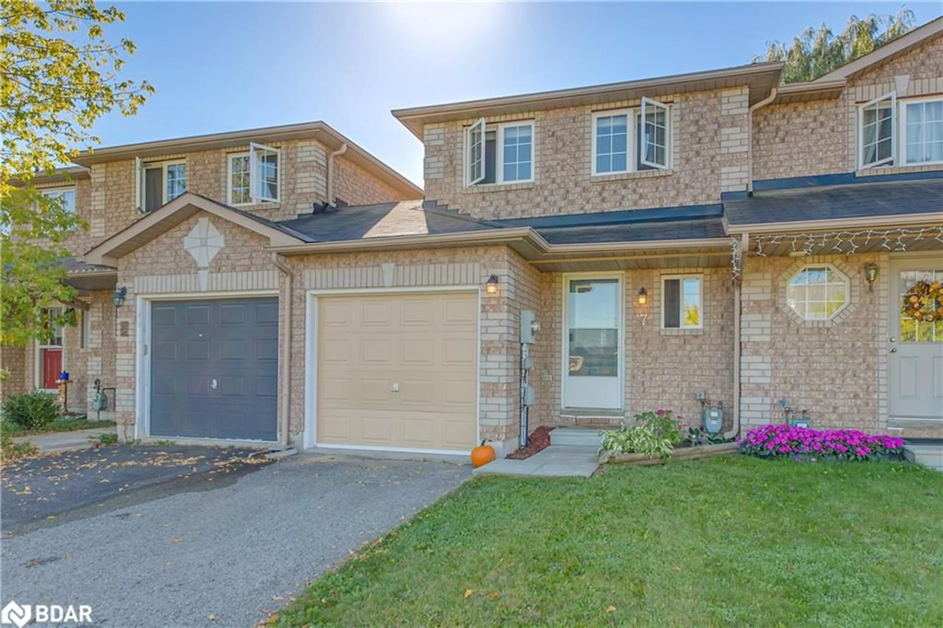 Home with brick exterior material, street for 7 Mccausland Crt, Barrie Ontario L4N 6C2