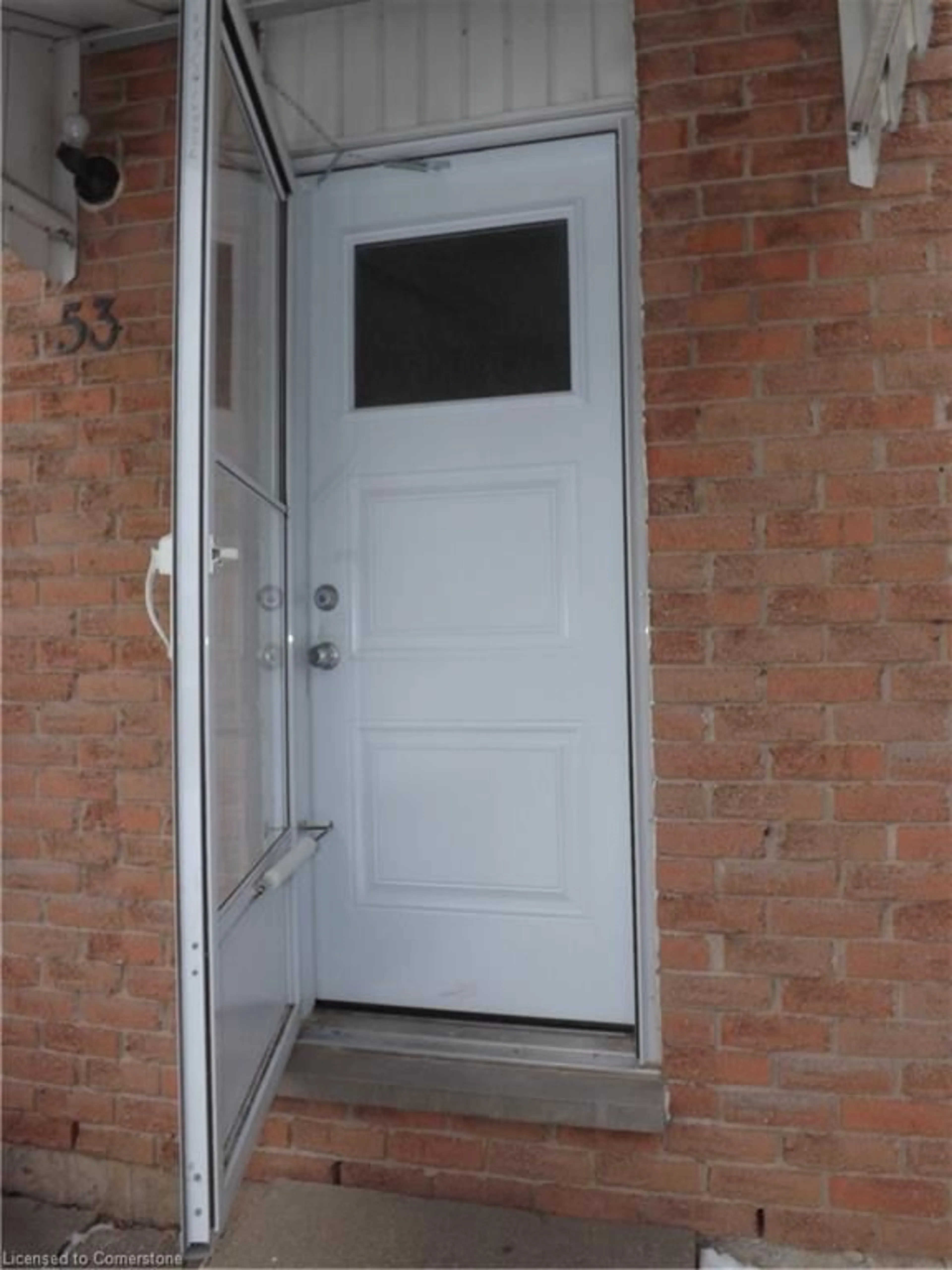 Indoor entryway for 53 Birchlawn Dr, Hamilton Ontario L8G 4B5