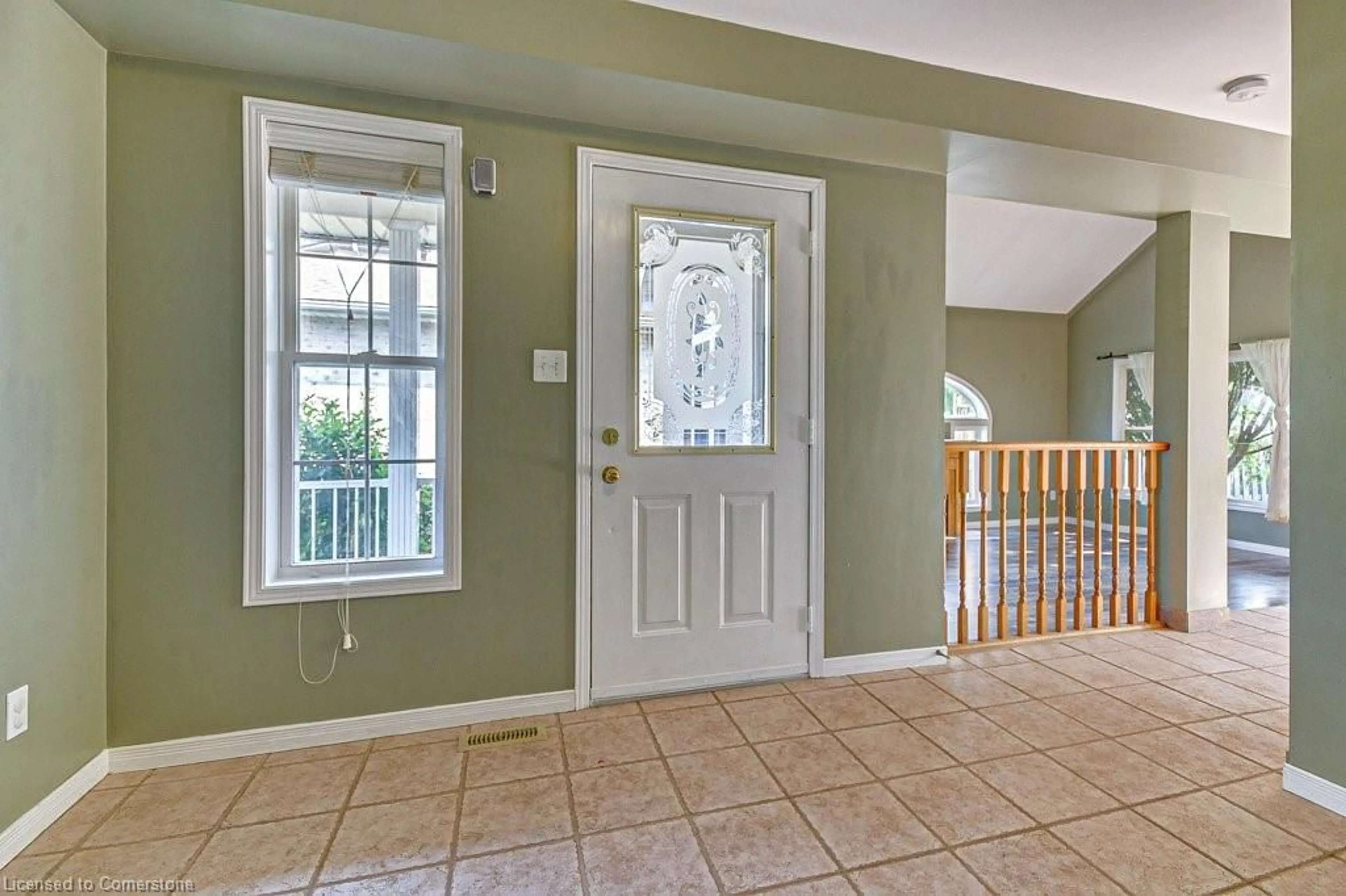 Indoor entryway for 22 Dogwood Dr, Tillsonburg Ontario N4G 5S5