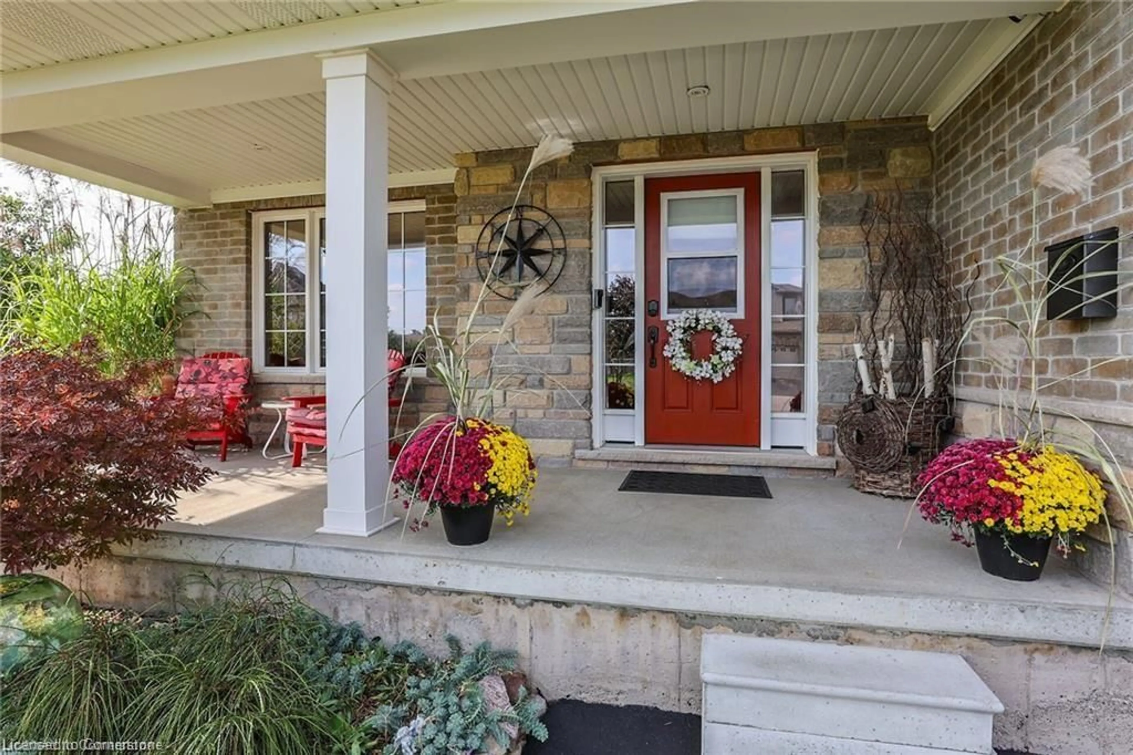 Indoor entryway for 70 Oakdale Blvd, Smithville Ontario L0R 2A0