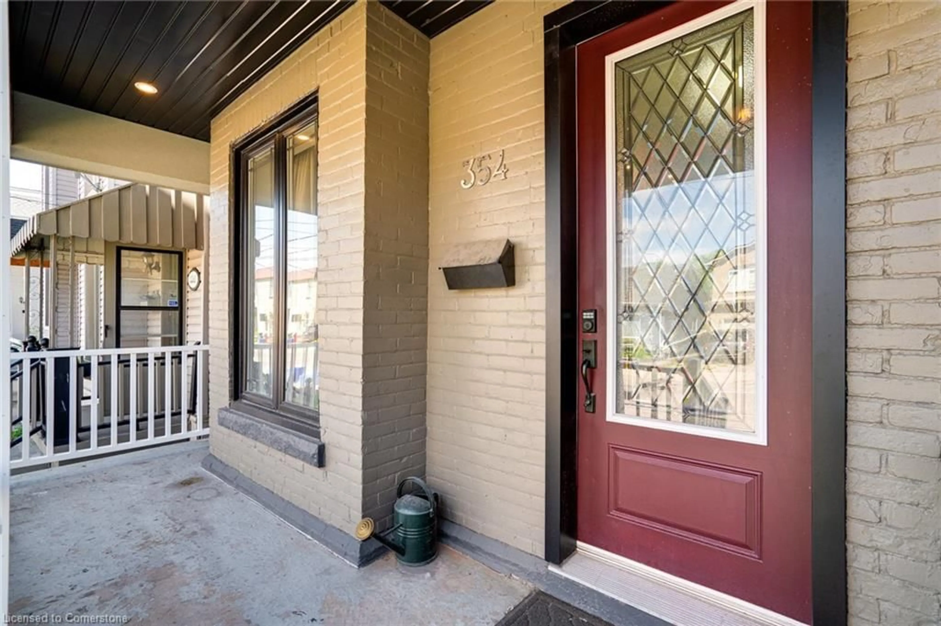 Indoor entryway for 354 John St, Hamilton Ontario L8L 4R1