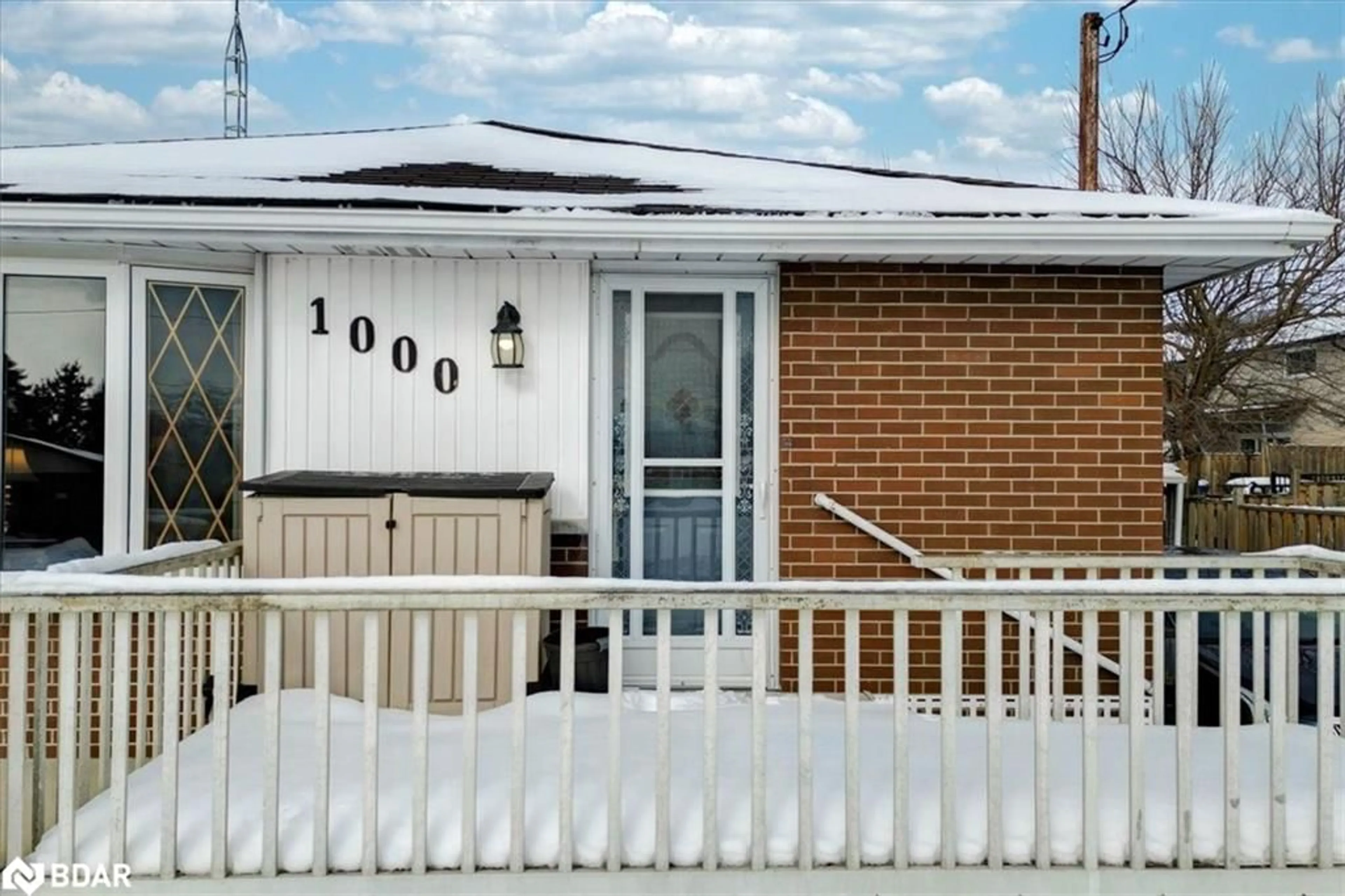 Home with vinyl exterior material, street for 1000 Applegrove Ave, Oshawa Ontario L1H 1S7