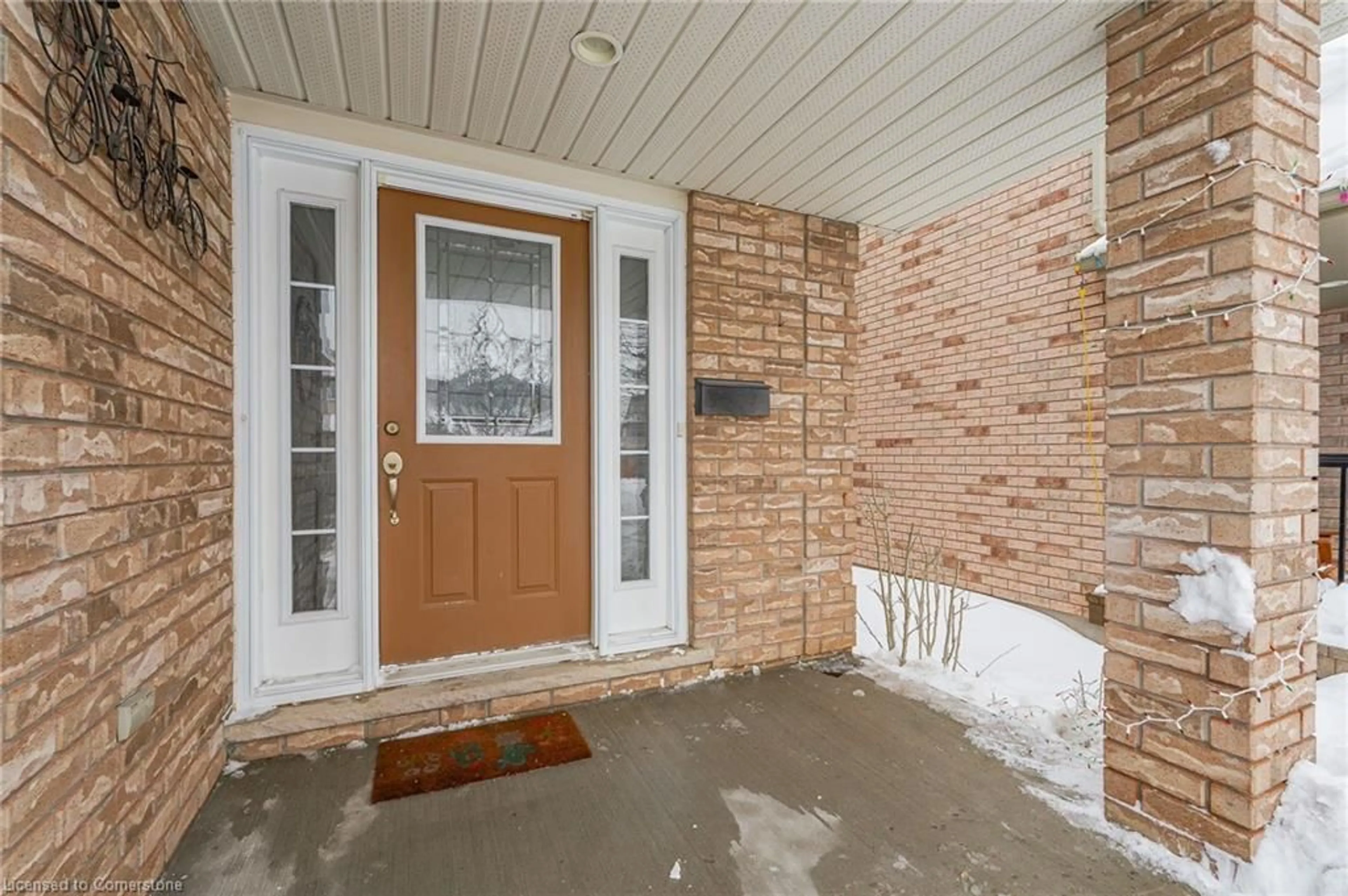 Indoor entryway for 830 Brandenburg Blvd, Waterloo Ontario N2T 2X3