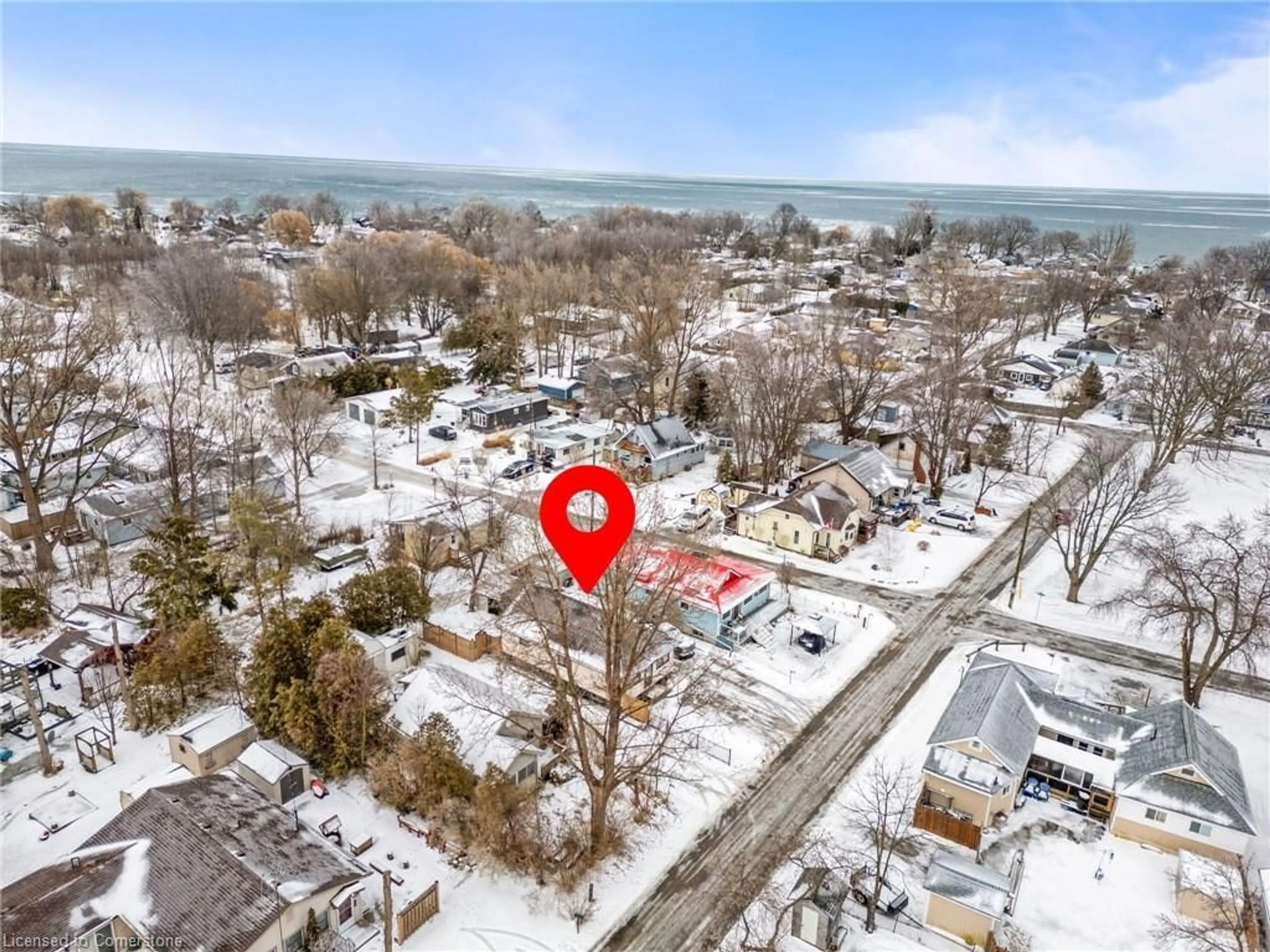 A pic from outside/outdoor area/front of a property/back of a property/a pic from drone, street for 7 Park St, Nanticoke Ontario N0A 1L0