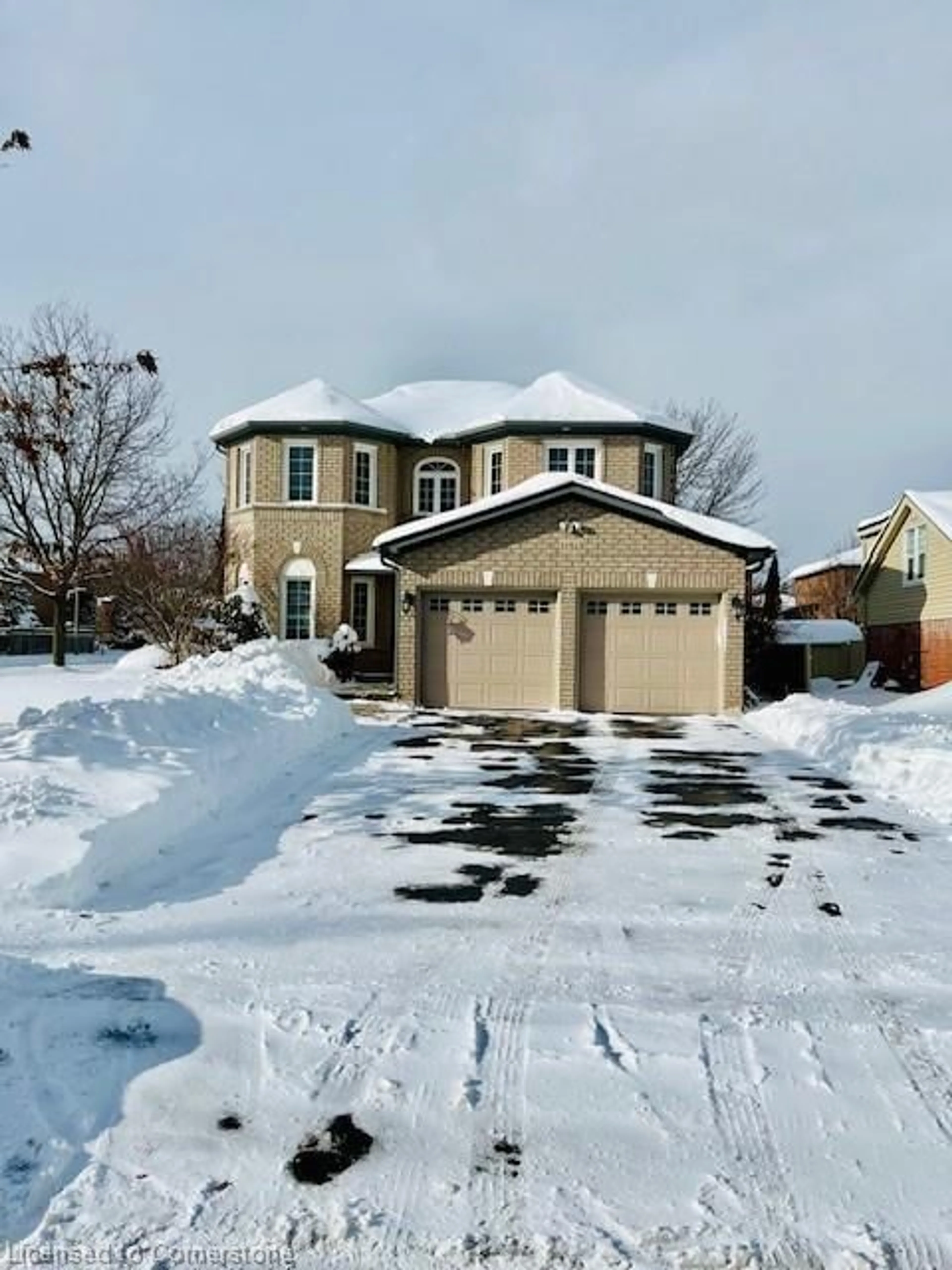 A pic from outside/outdoor area/front of a property/back of a property/a pic from drone, street for 1151 Lockhart Rd, Burlington Ontario L7S 1G8