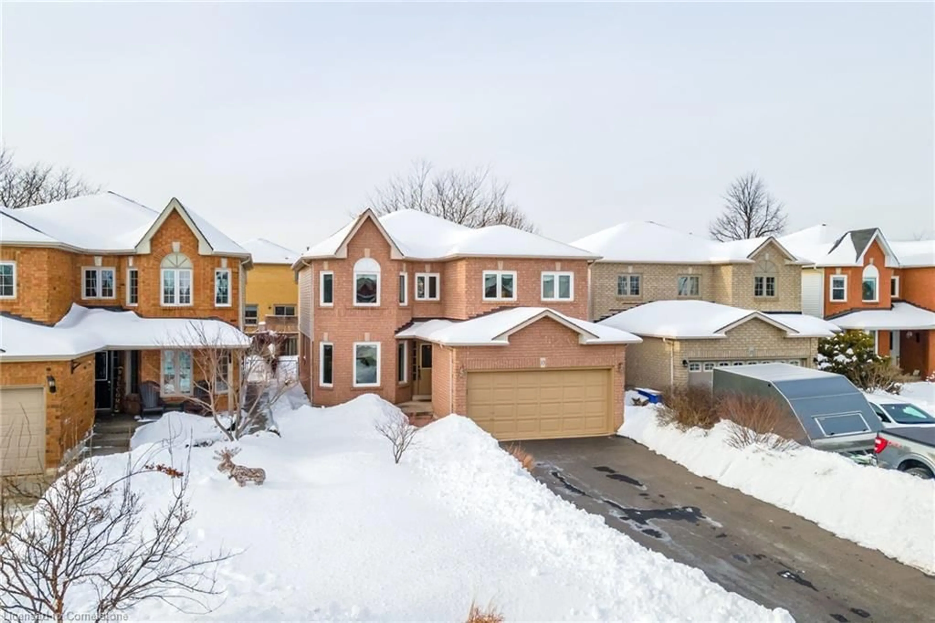 A pic from outside/outdoor area/front of a property/back of a property/a pic from drone, street for 13 Waterwheel Cres, Dundas Ontario L9H 7B6