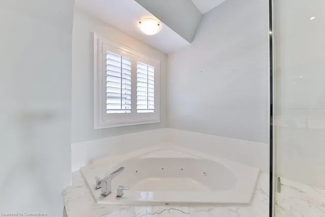 Additional property image - 2160 Trafalgar Rd Unit 10