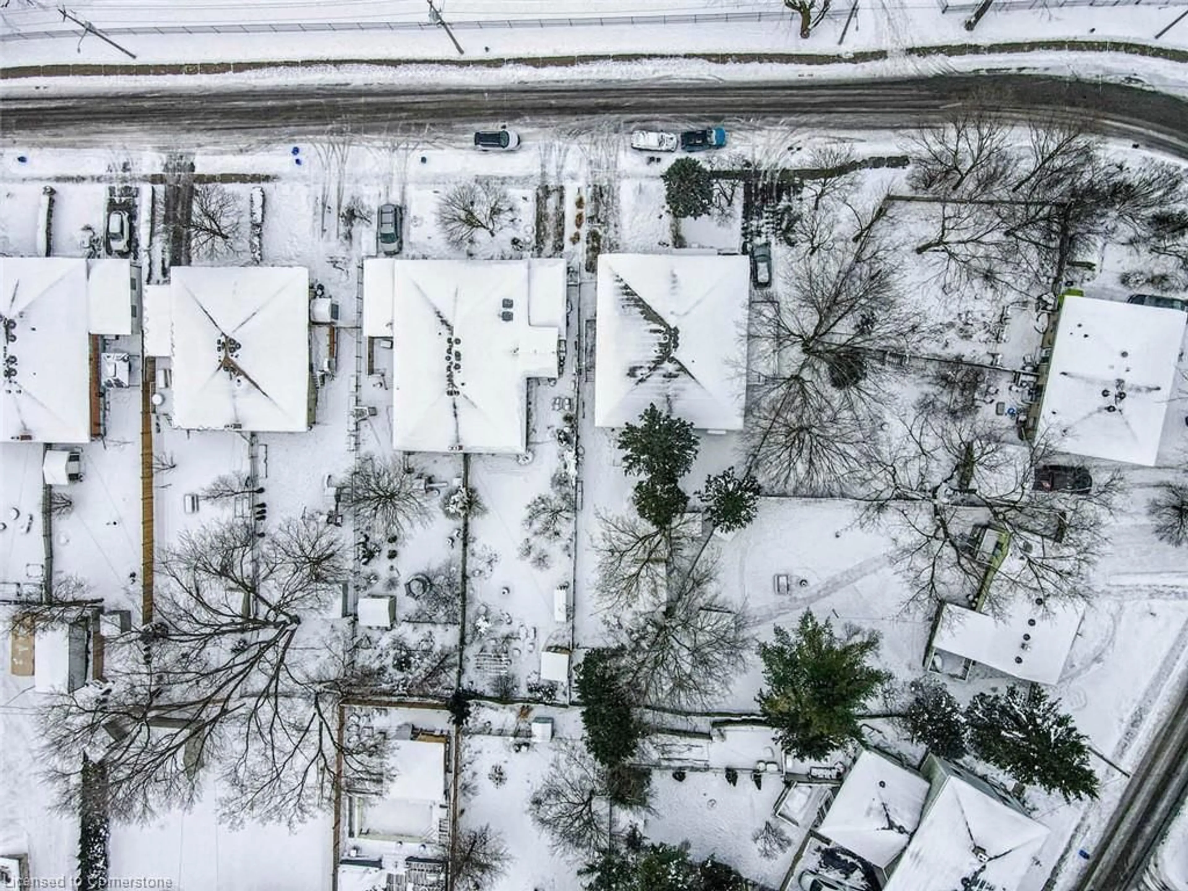 A pic from outside/outdoor area/front of a property/back of a property/a pic from drone, building for 348 Jacob St, New Hamburg Ontario N3A 1B9