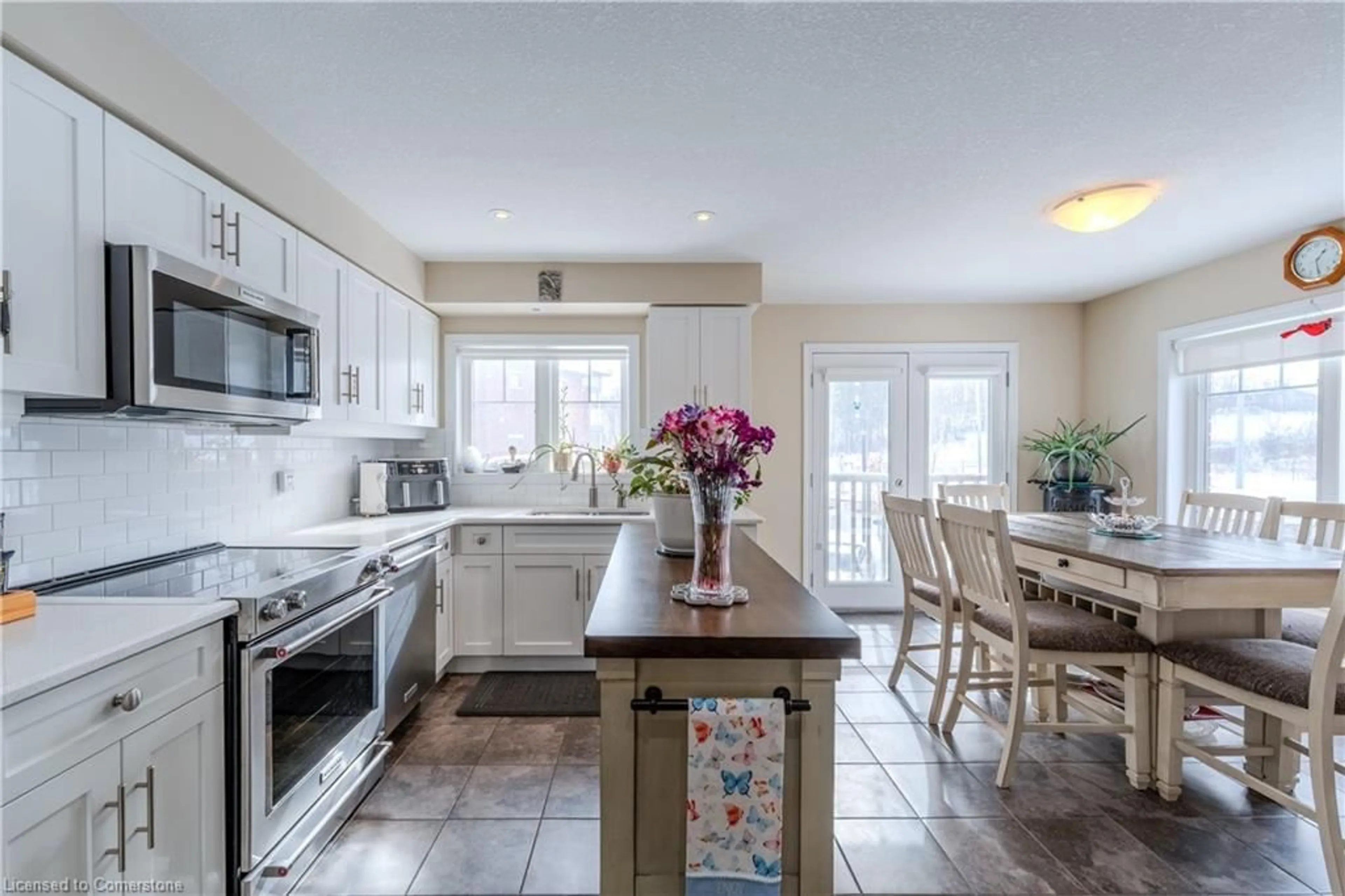 Open concept kitchen, ceramic/tile floor for 70 Willowrun Dr #L4, Kitchener Ontario N2A 0J3