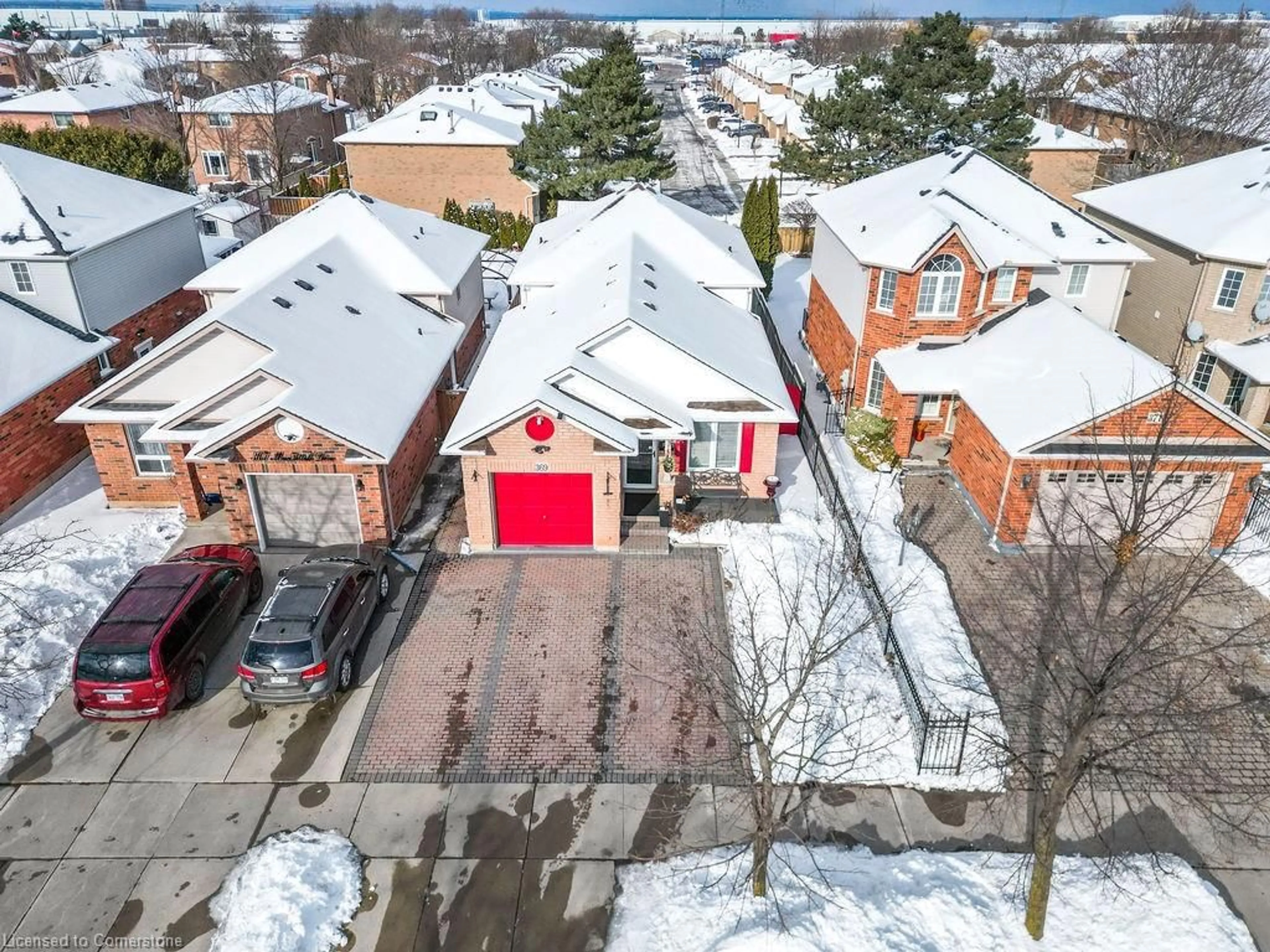 A pic from outside/outdoor area/front of a property/back of a property/a pic from drone, street for 369 Macintosh Dr, Stoney Creek Ontario L8E 4E1