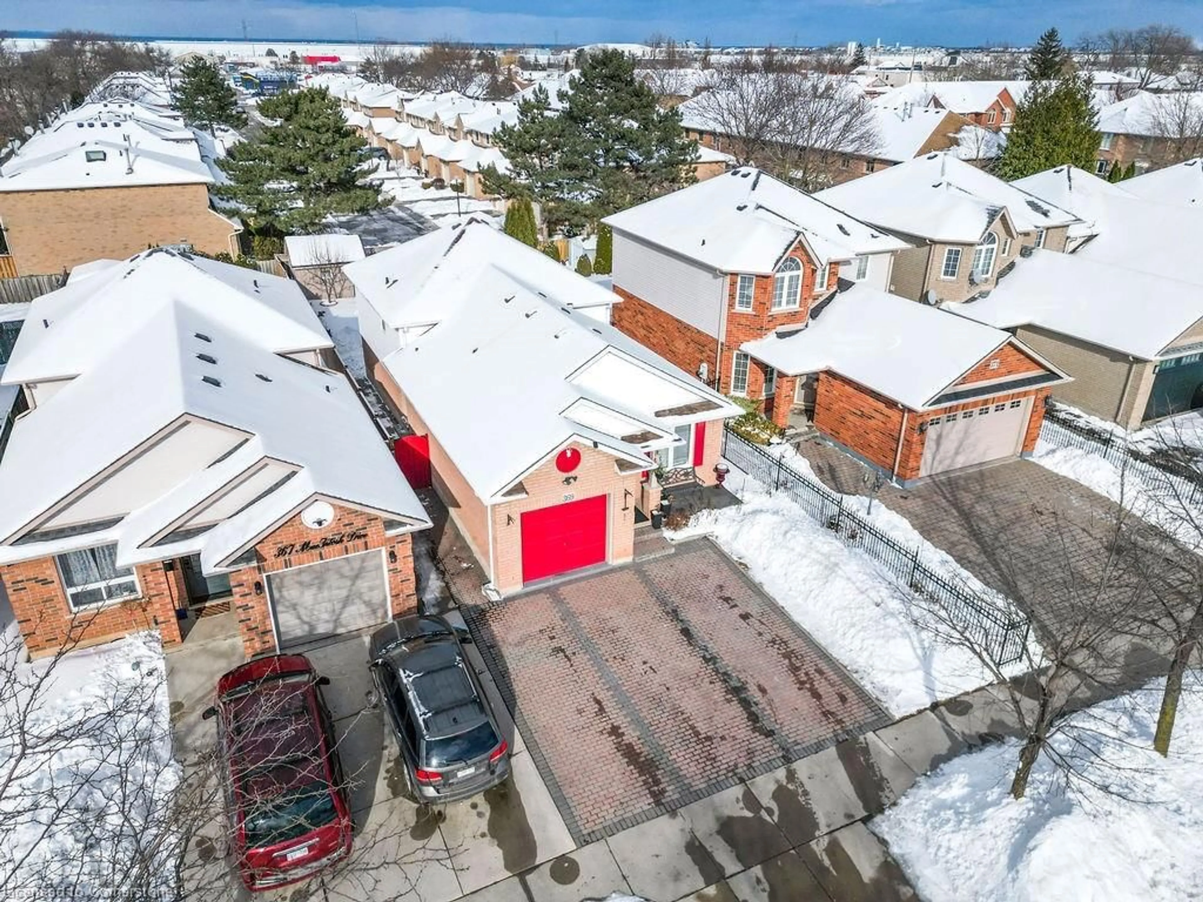 A pic from outside/outdoor area/front of a property/back of a property/a pic from drone, street for 369 Macintosh Dr, Stoney Creek Ontario L8E 4E1