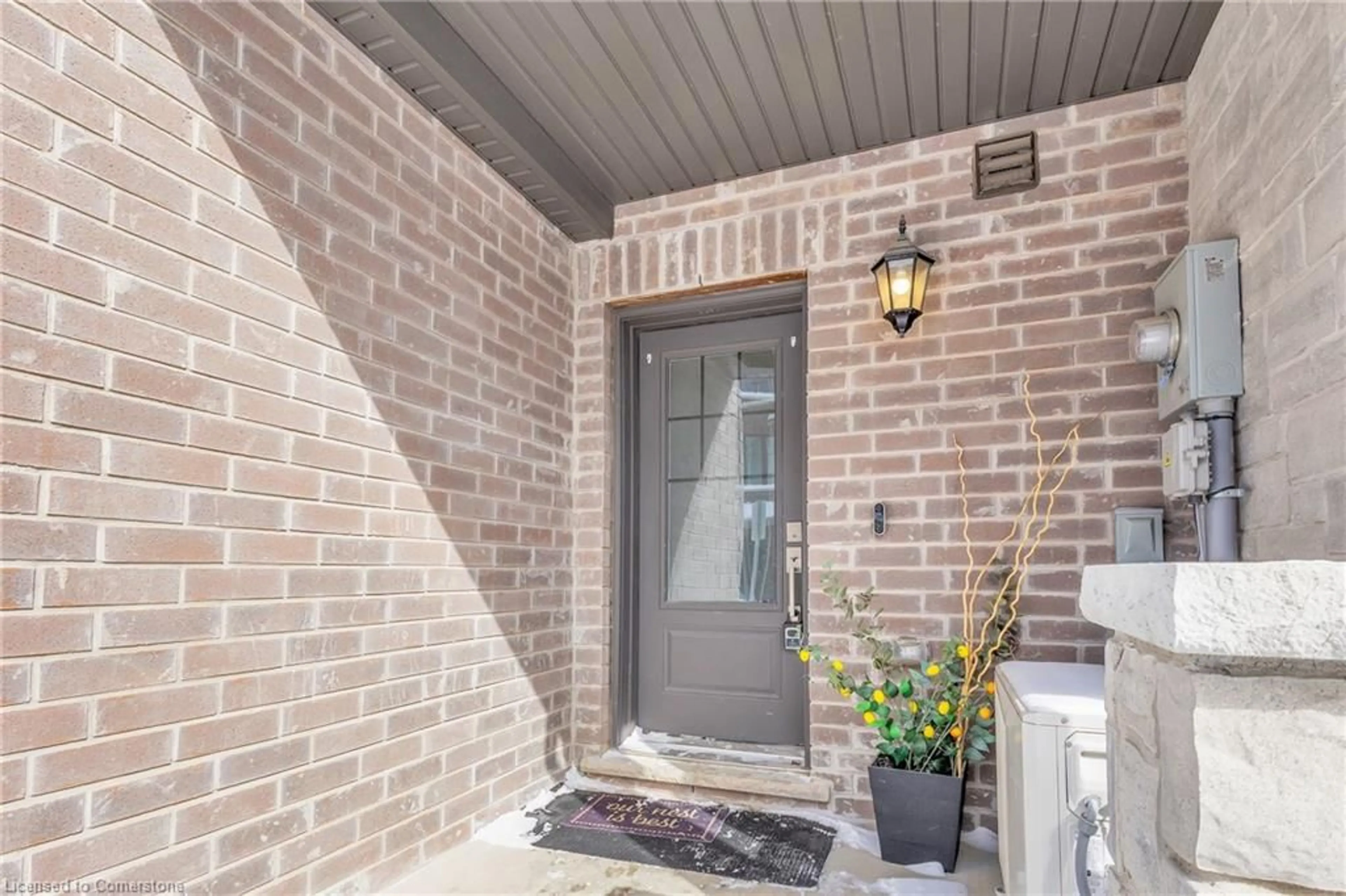 Indoor entryway for 100 Hollywood Ct #20, Cambridge Ontario N1R 0C7