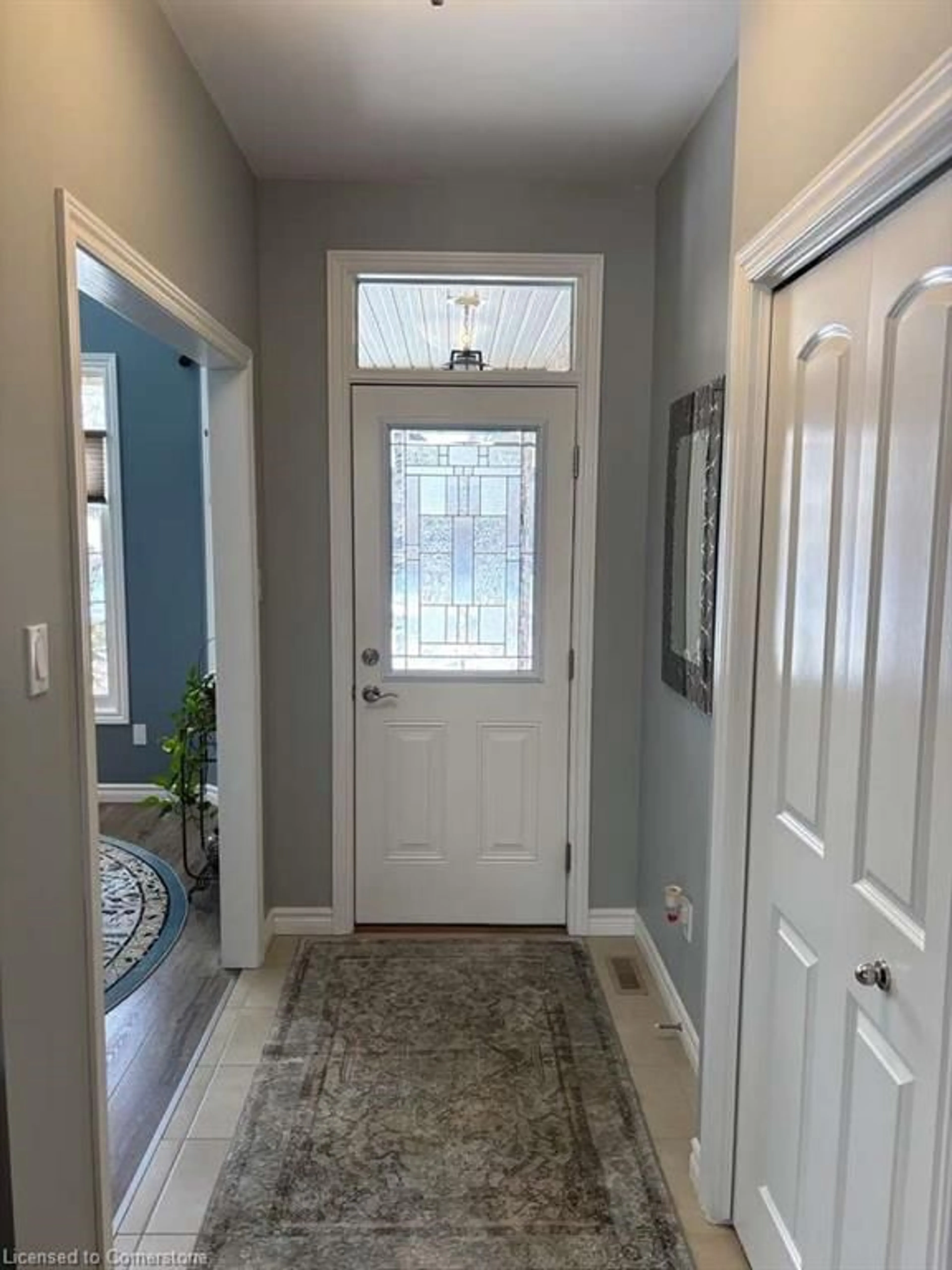 Indoor entryway for 20 Ensley Pl, Port Stanley Ontario N5L 0A1