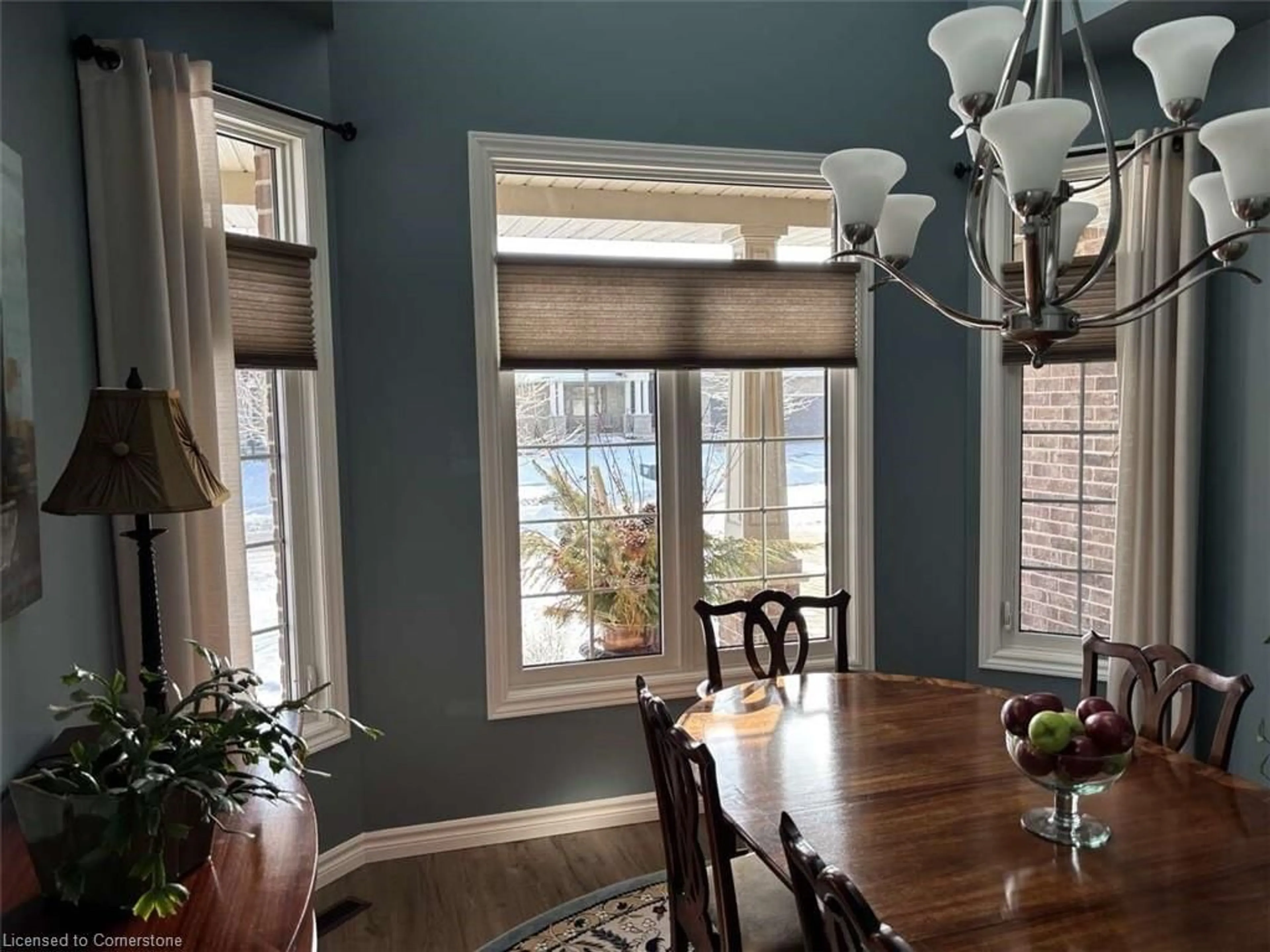 Dining room, wood/laminate floor for 20 Ensley Pl, Port Stanley Ontario N5L 0A1