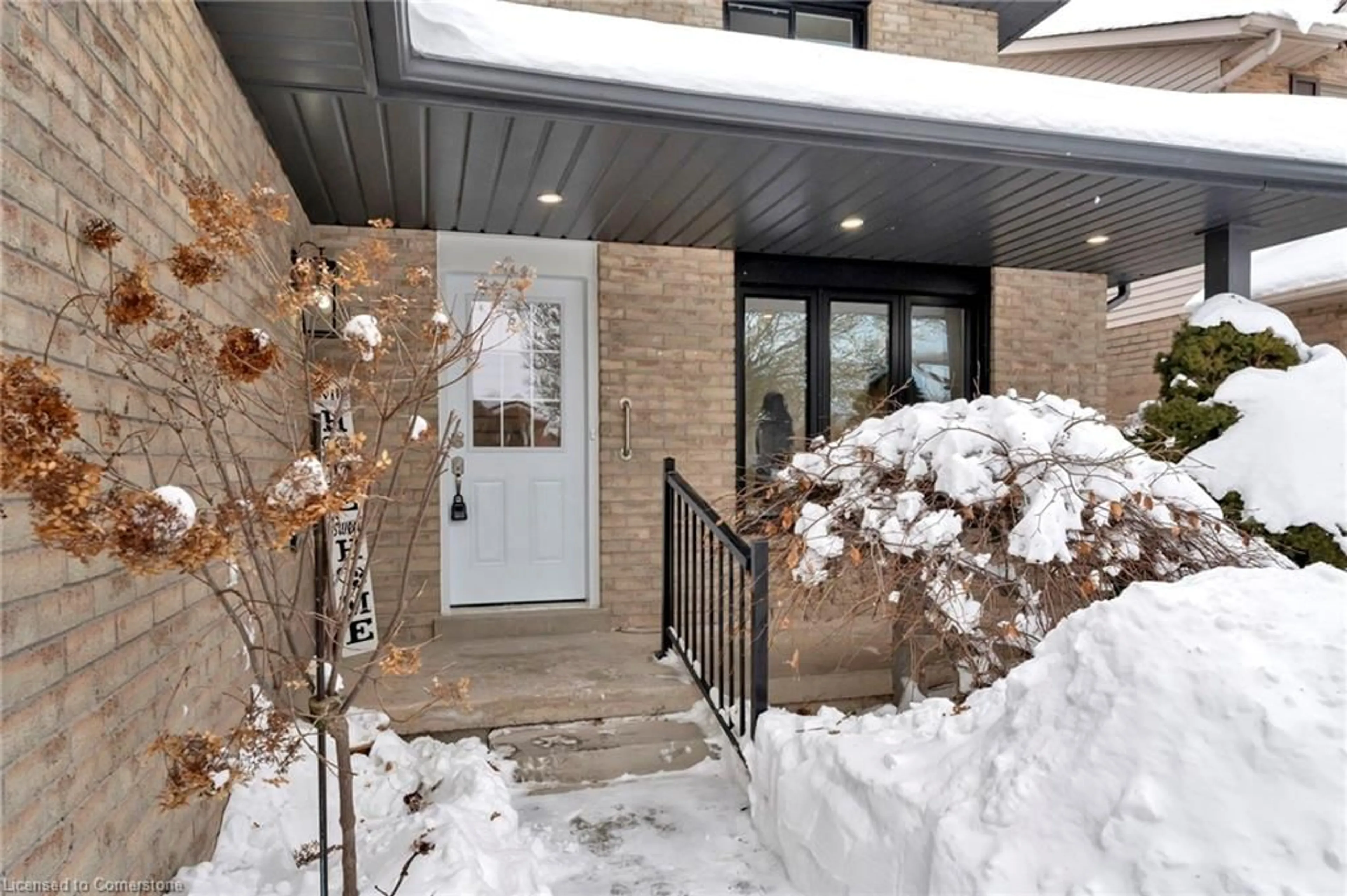 Indoor entryway for 449 Acadia Dr, Hamilton Ontario L8W 3A2