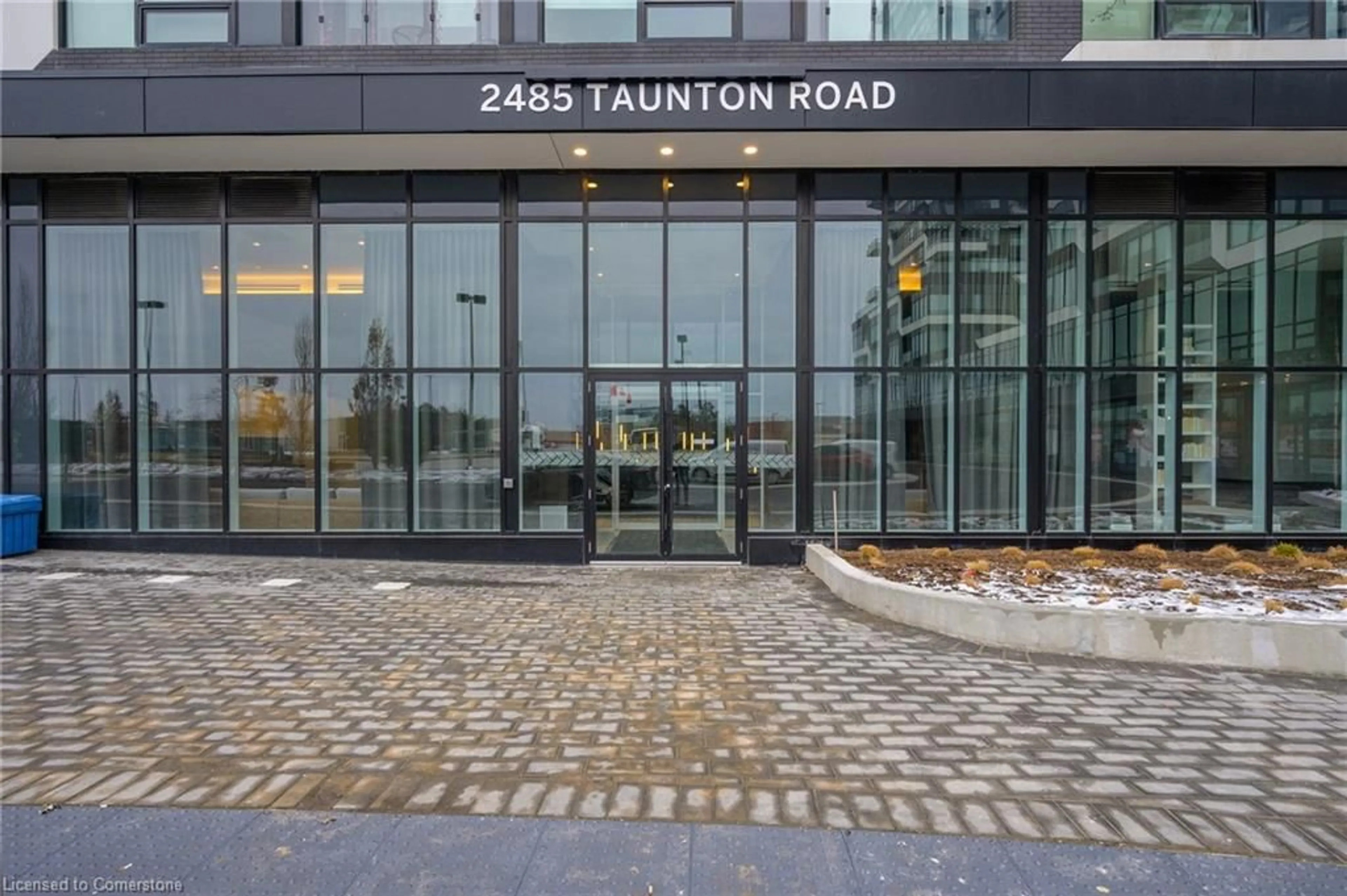 Indoor foyer for 2485 Taunton Rd #243, Oakville Ontario L6H 3R8