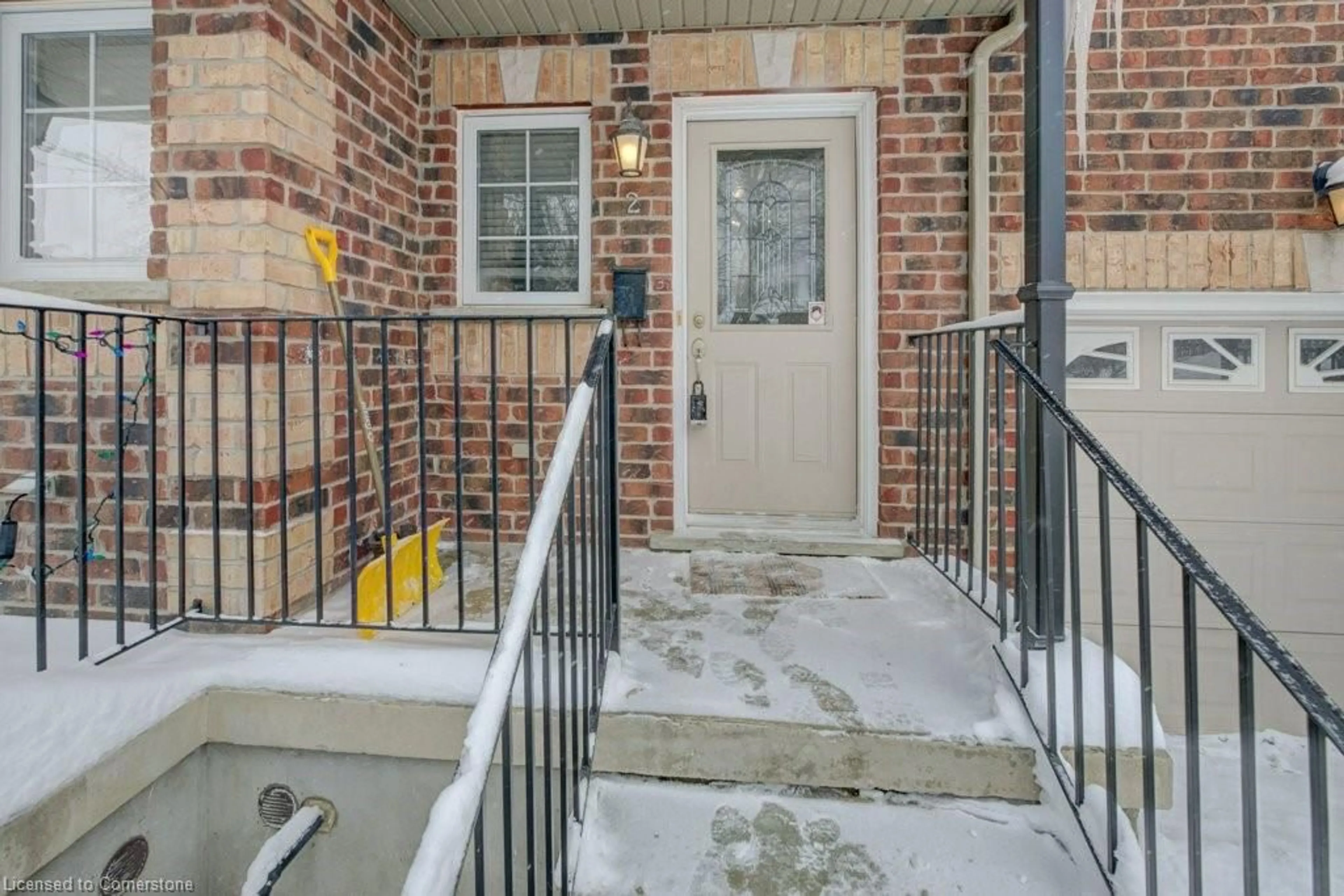 Indoor entryway for 76 Woolwich St #2, Kitchener Ontario N2K 1S3