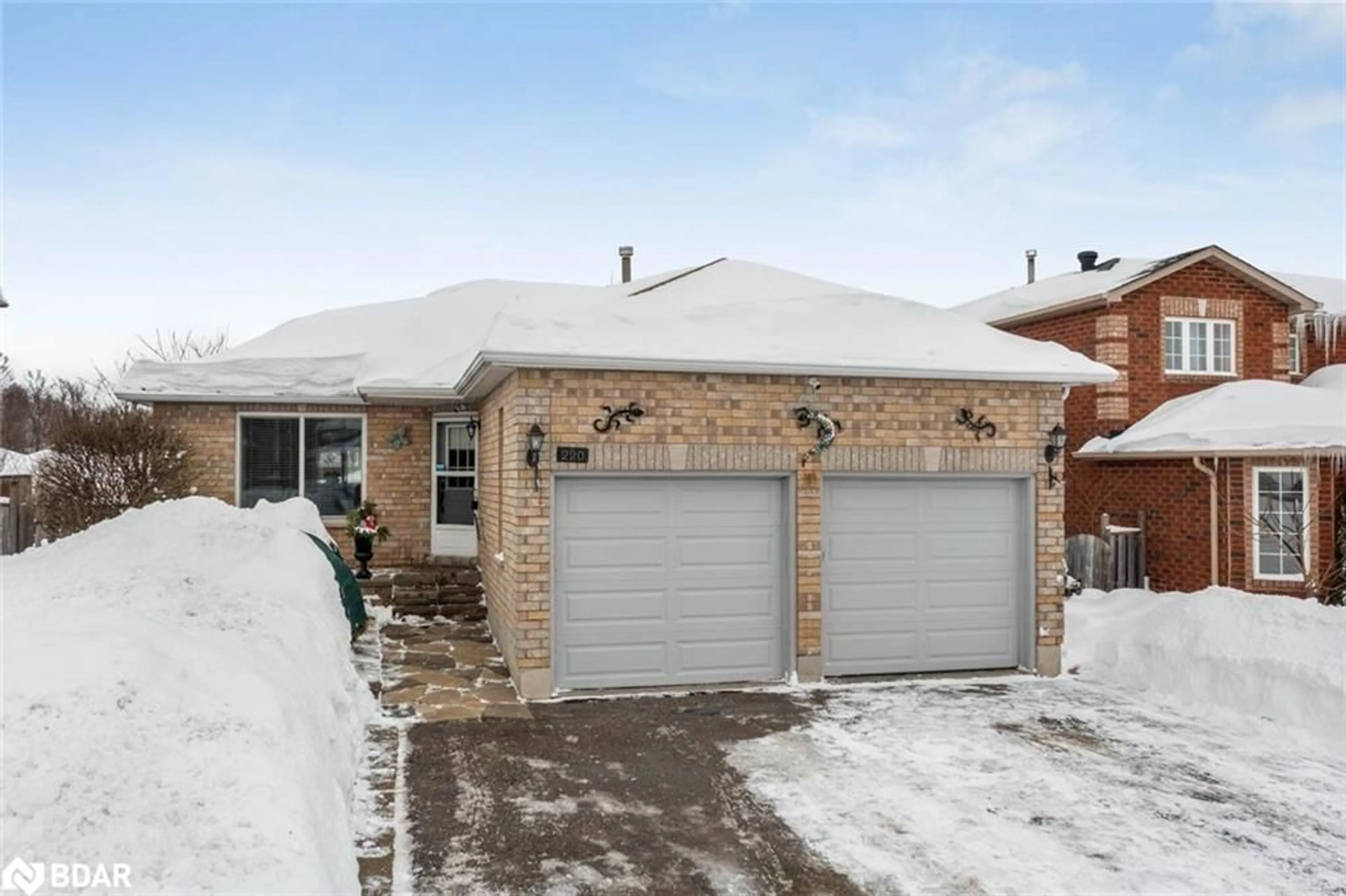 Home with brick exterior material, street for 220 Livingstone Rd, Barrie Ontario L4M 6M5