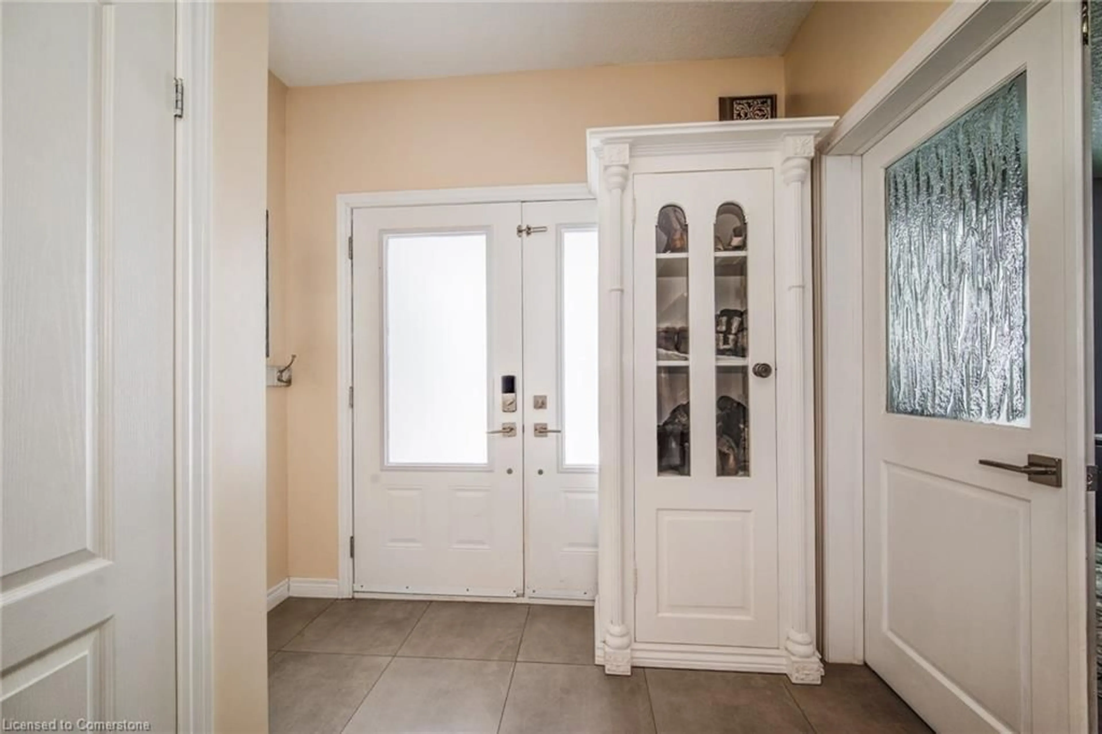 Indoor entryway for 59 Maplelawn Dr, St. Jacobs Ontario N0B 2N0