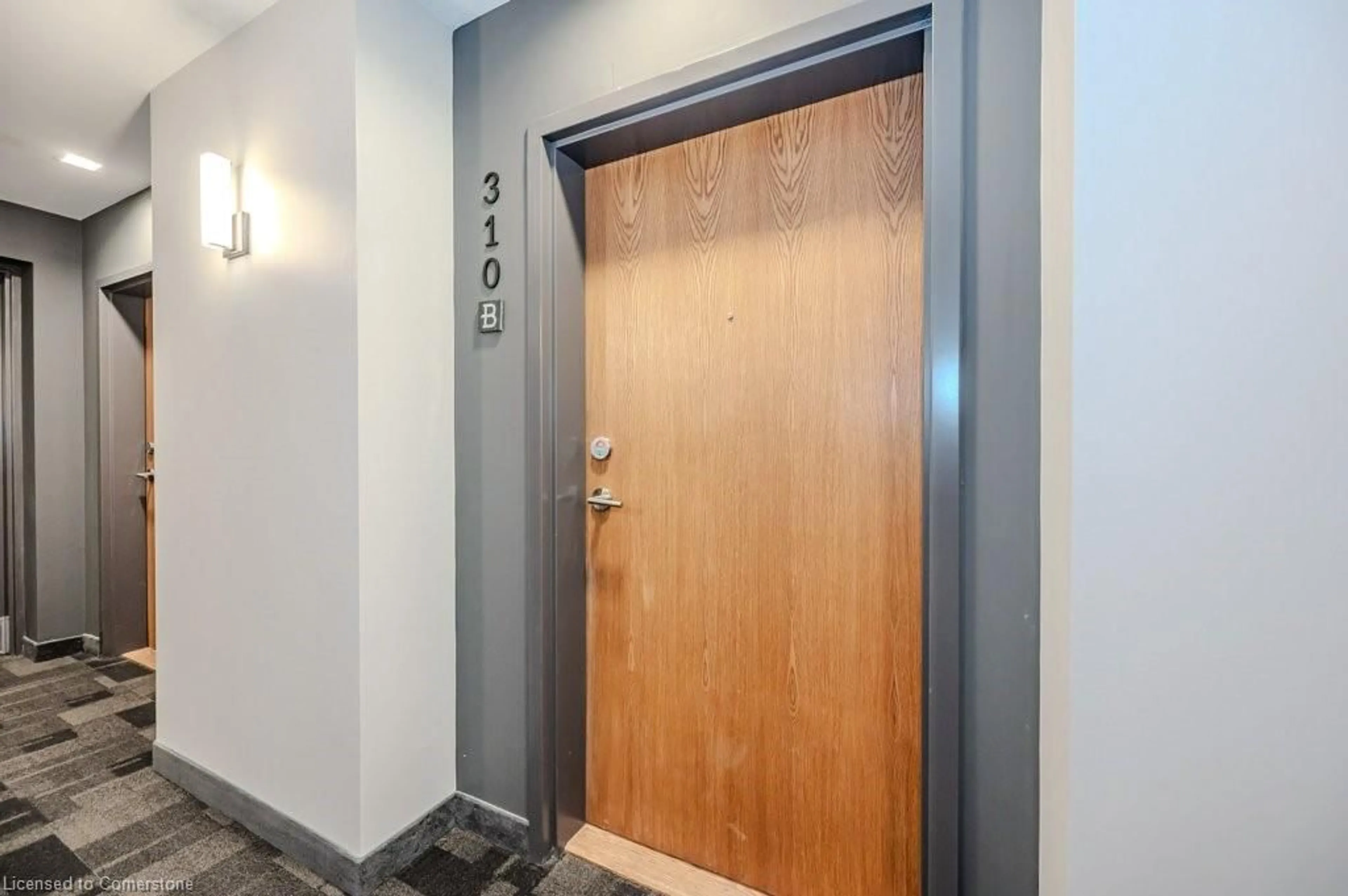 Indoor foyer for 243 Northfield Dr #310, Waterloo Ontario N2K 0H2