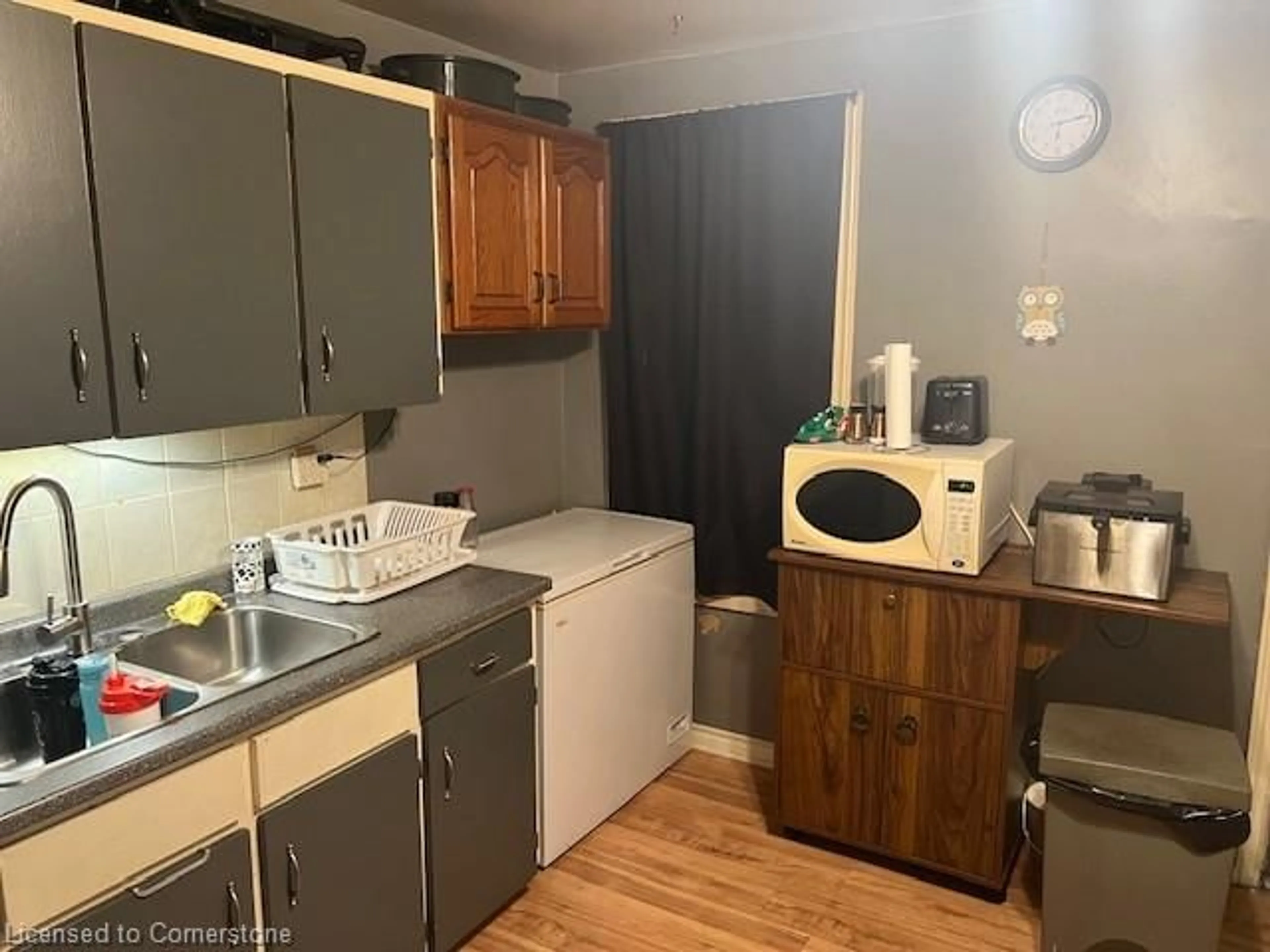 Standard kitchen, unknown for 4 Northcote St, Hamilton Ontario L8L 7H9