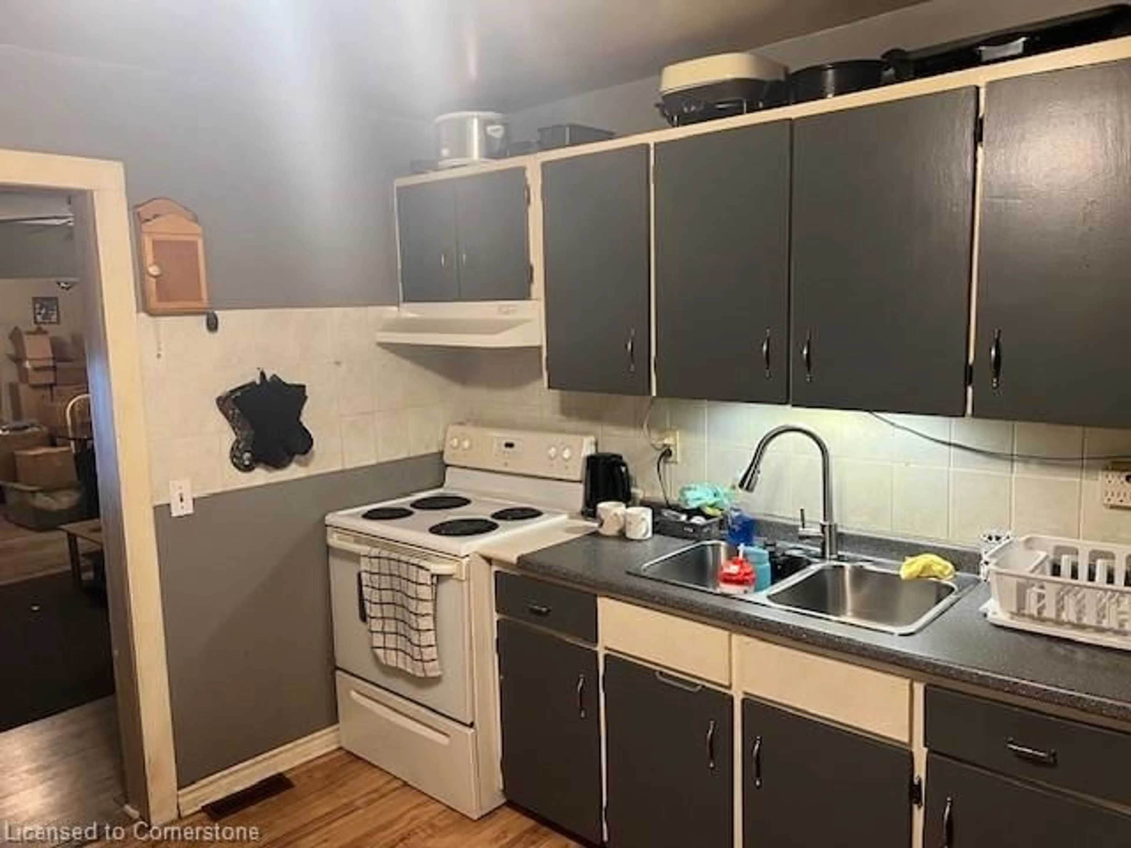 Standard kitchen, unknown for 4 Northcote St, Hamilton Ontario L8L 7H9