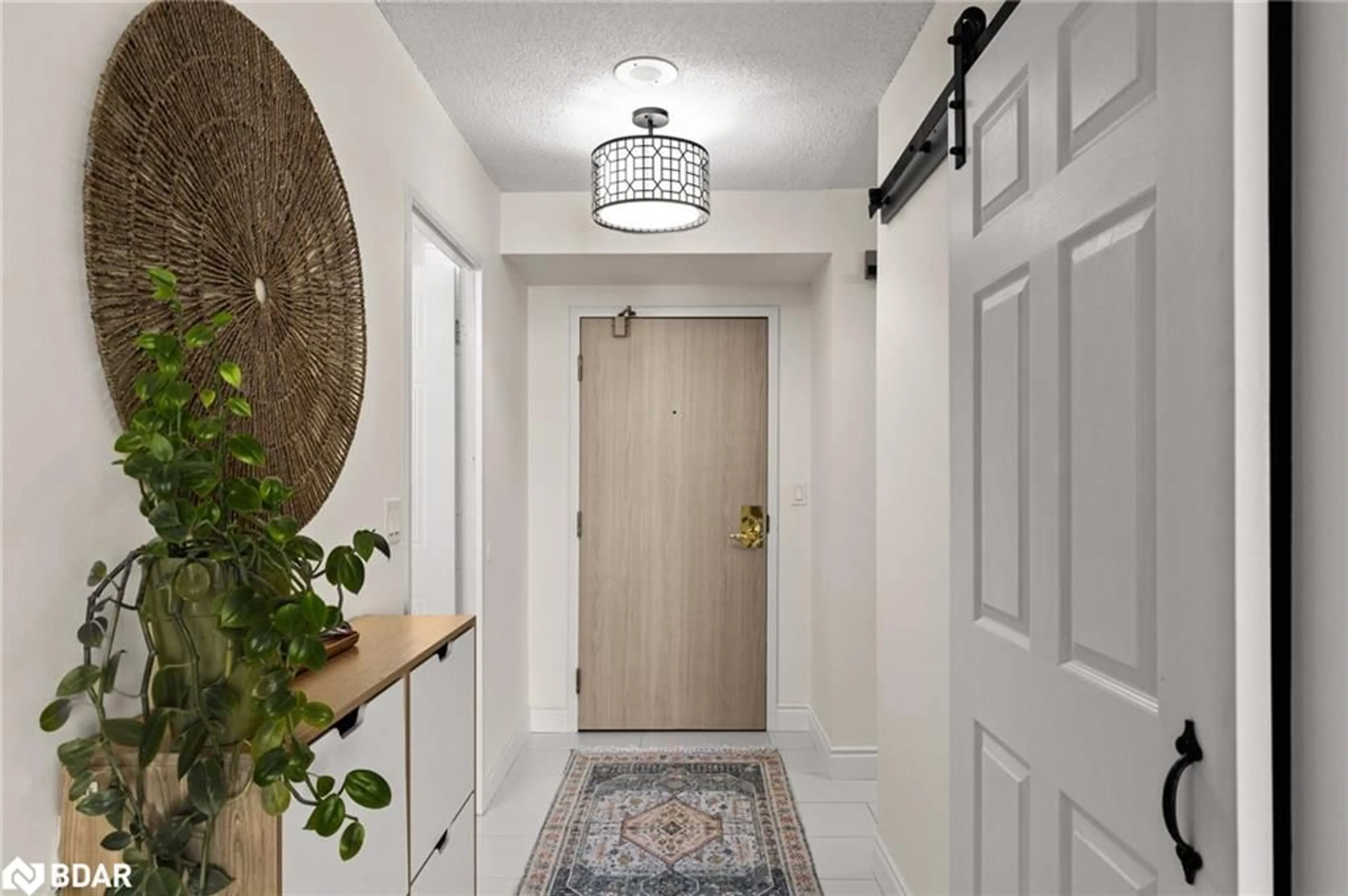 Indoor entryway for 140 Dunlop St #504, Barrie Ontario L4M 6H9