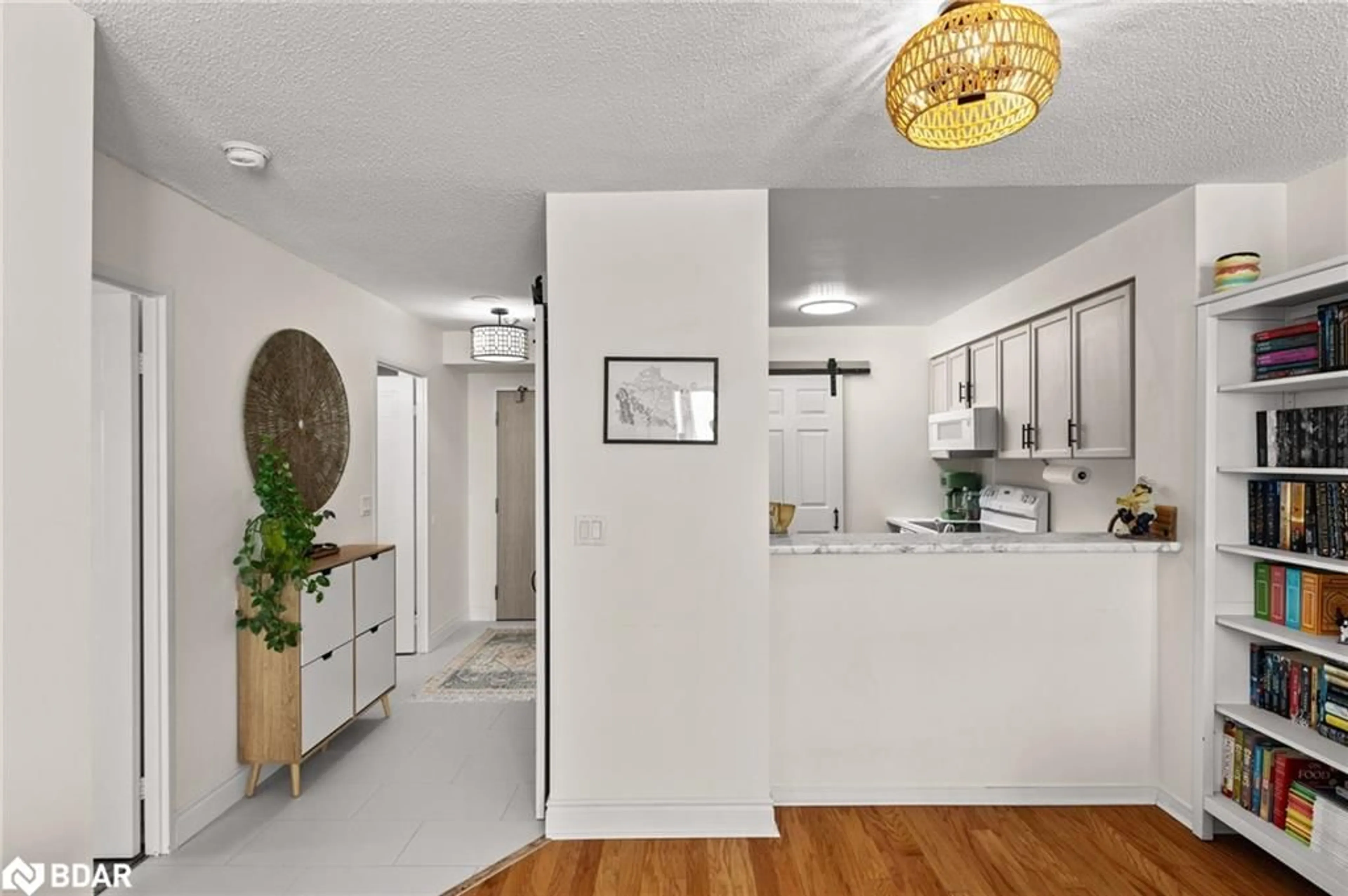 Indoor entryway for 140 Dunlop St #504, Barrie Ontario L4M 6H9