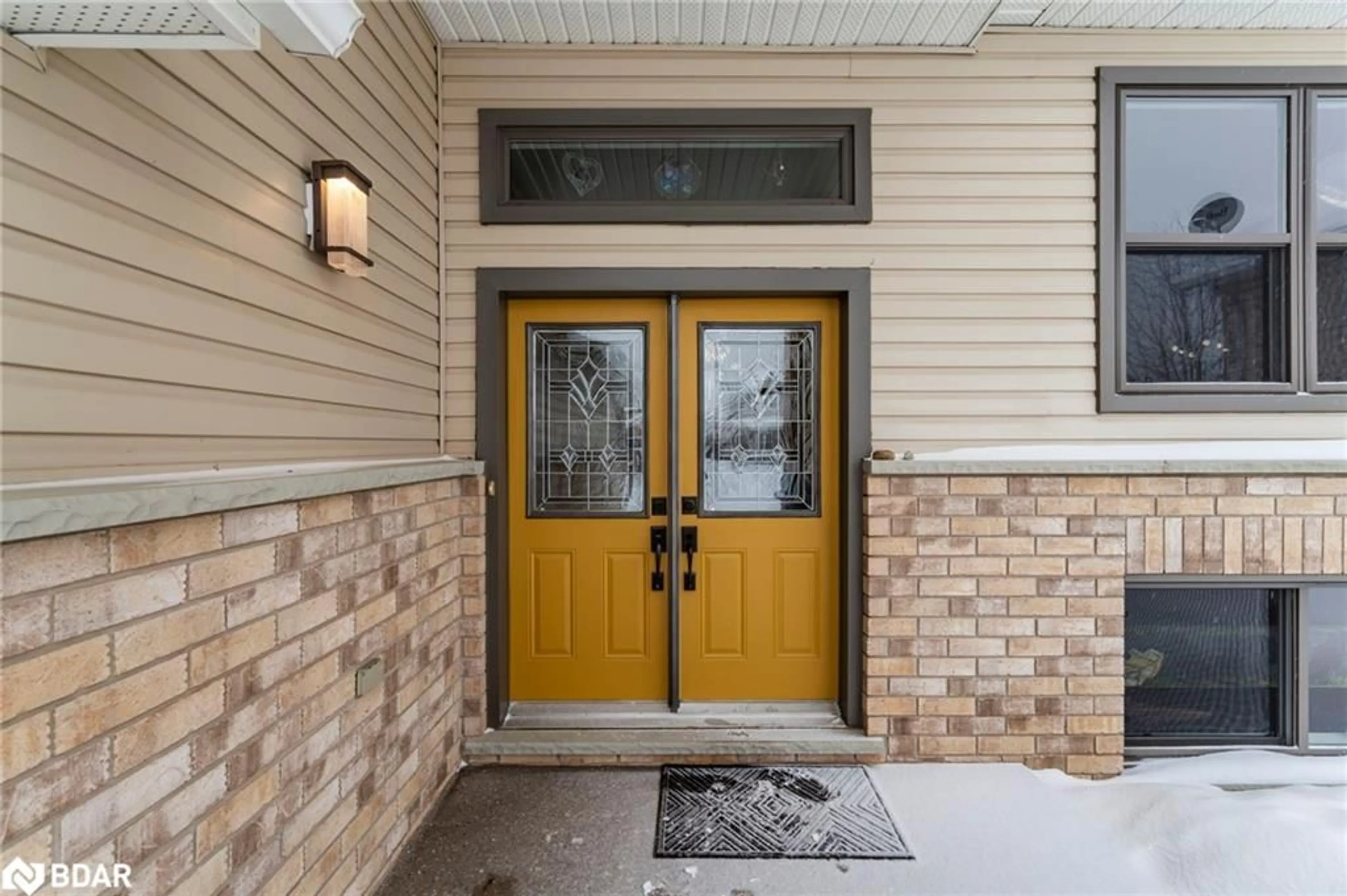 Indoor entryway for 77 Armeda Clow Cres, Angus Ontario L3W 0H6