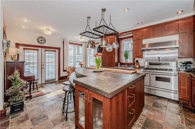 Additional property image - 33 Roland St