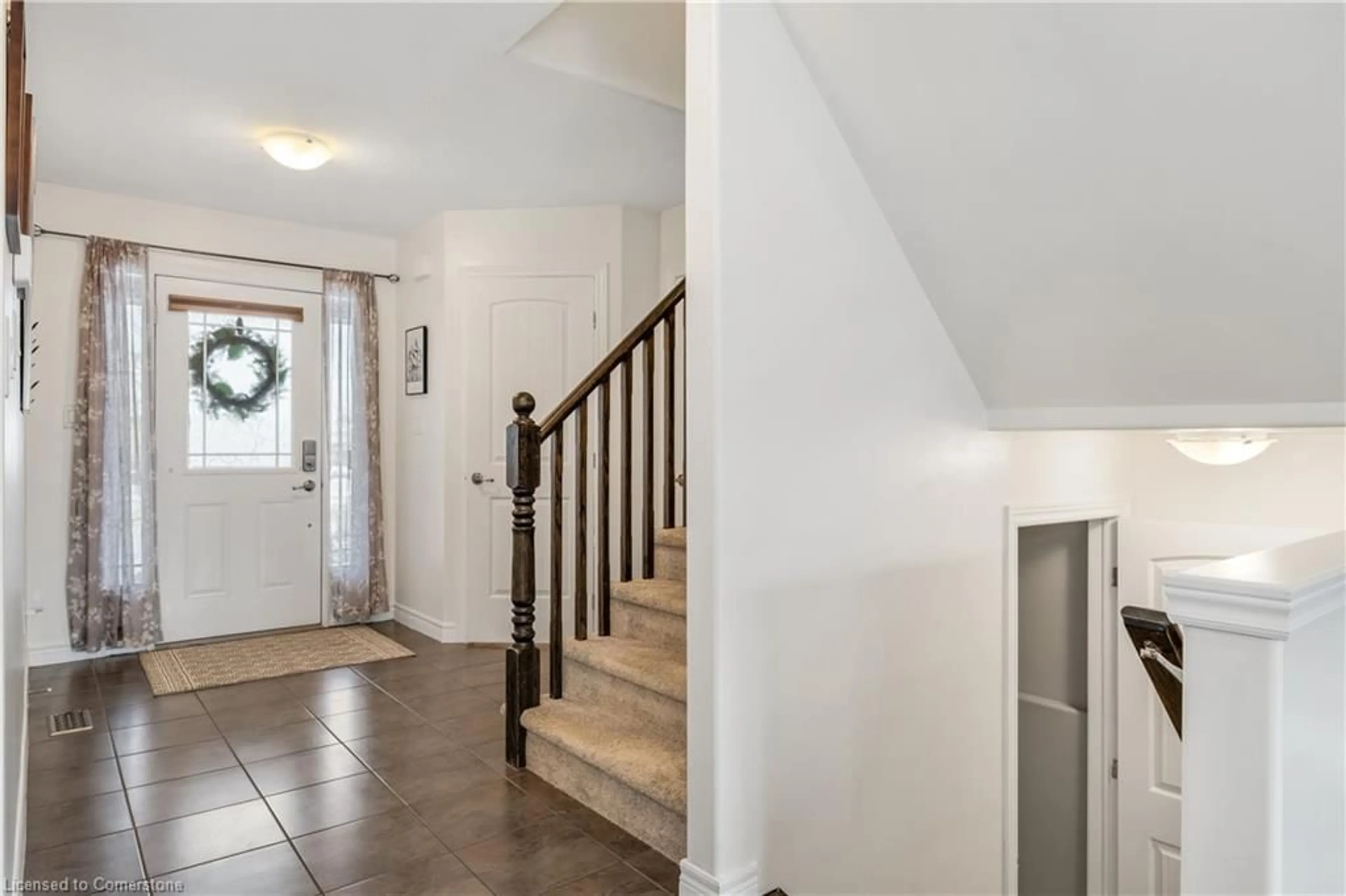 Indoor entryway for 4479 Garden Gate Terr, Beamsville Ontario L0R 1B3