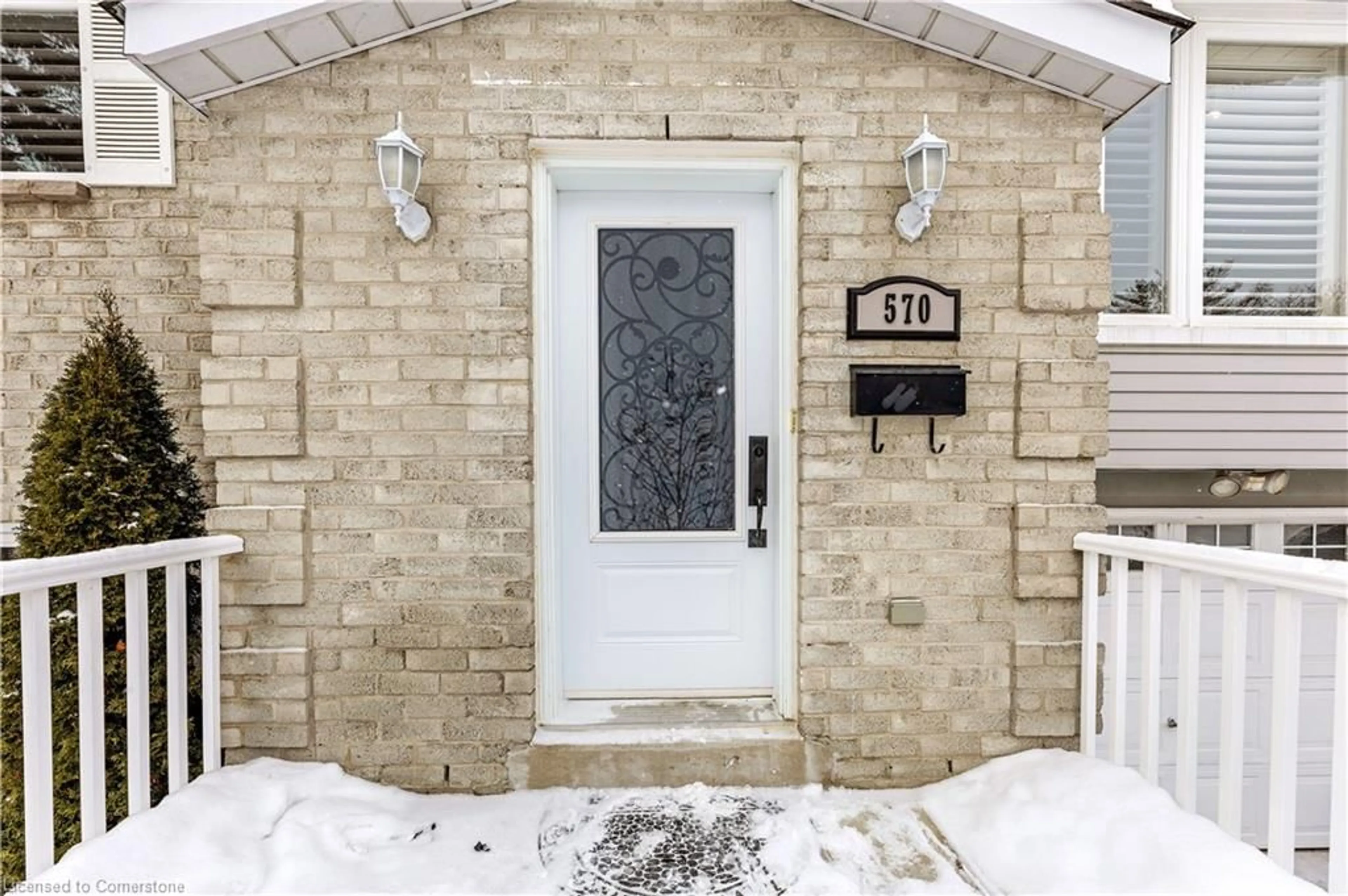 Indoor entryway for 570 Halberstadt Cir, Cambridge Ontario N3H 5J6