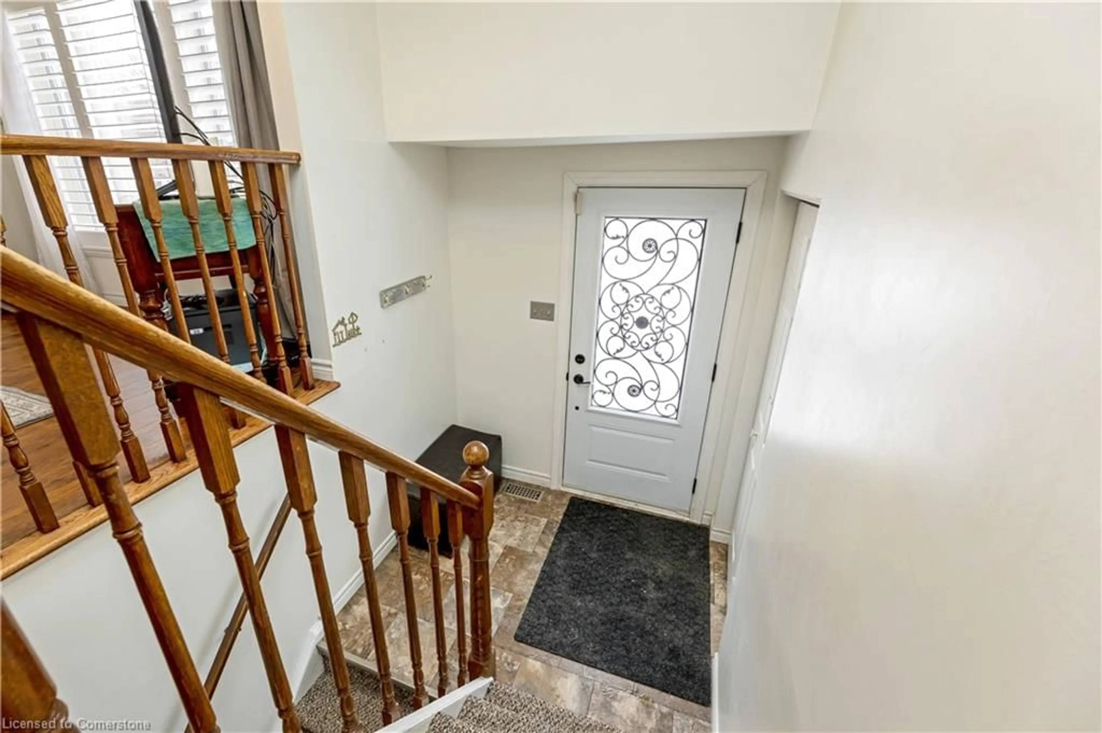 Indoor foyer for 570 Halberstadt Cir, Cambridge Ontario N3H 5J6