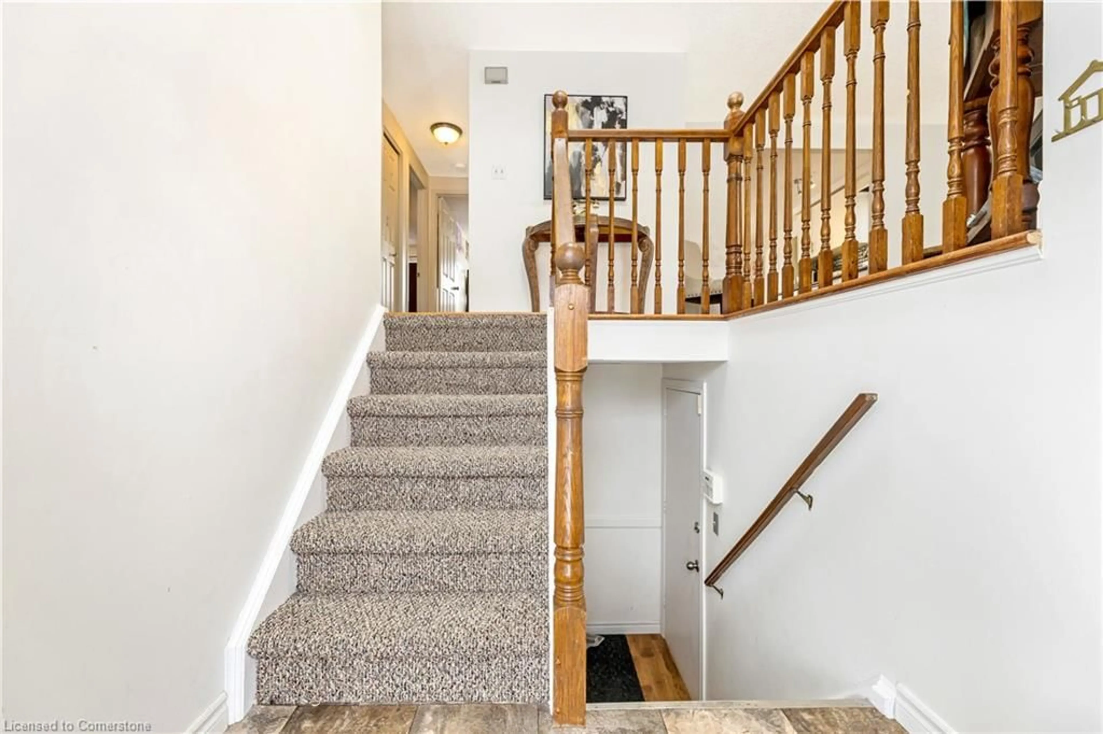 Stairs for 570 Halberstadt Cir, Cambridge Ontario N3H 5J6