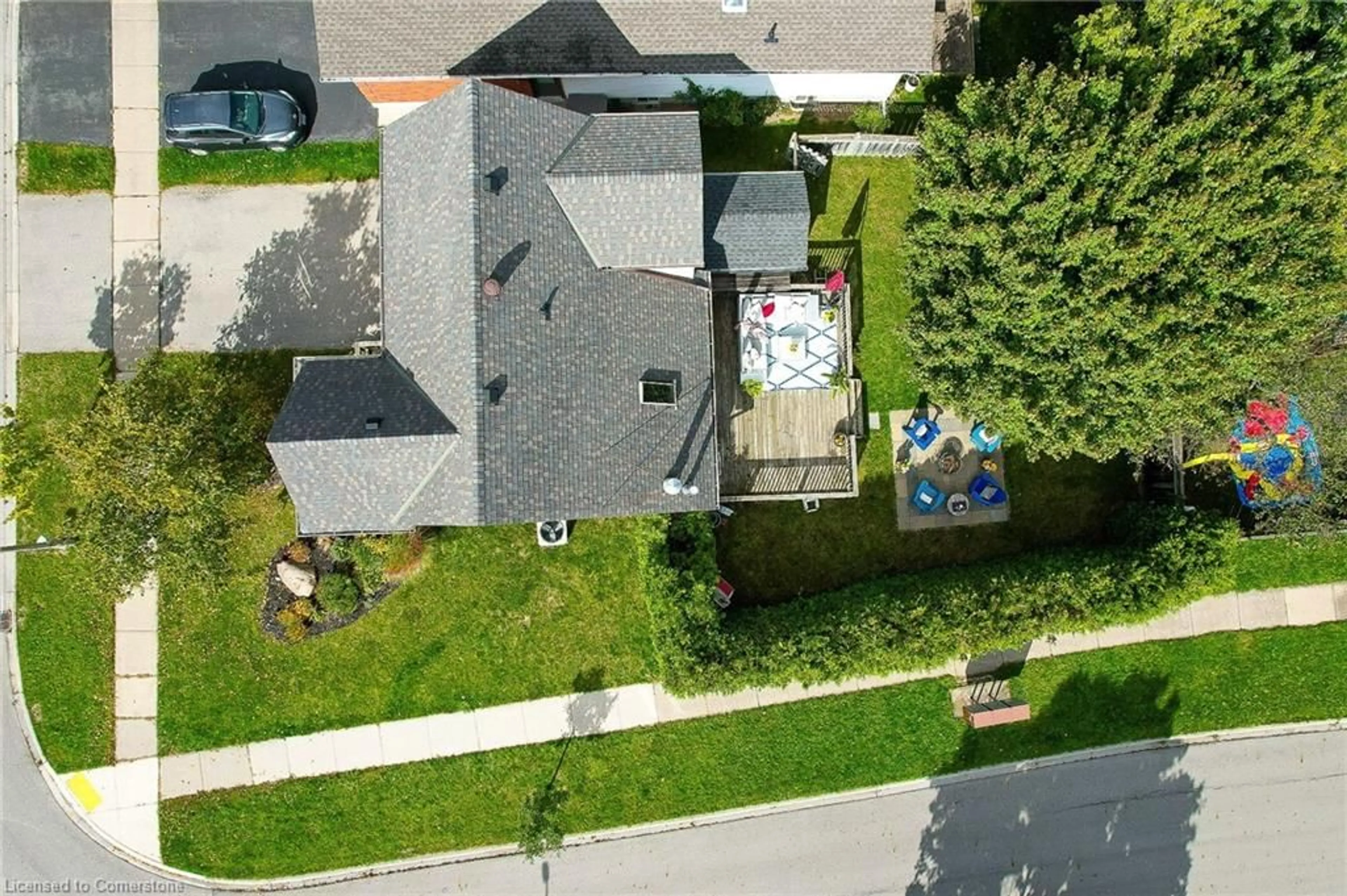 A pic from outside/outdoor area/front of a property/back of a property/a pic from drone, street for 2154 Salma Cres, Burlington Ontario L7M 3S7