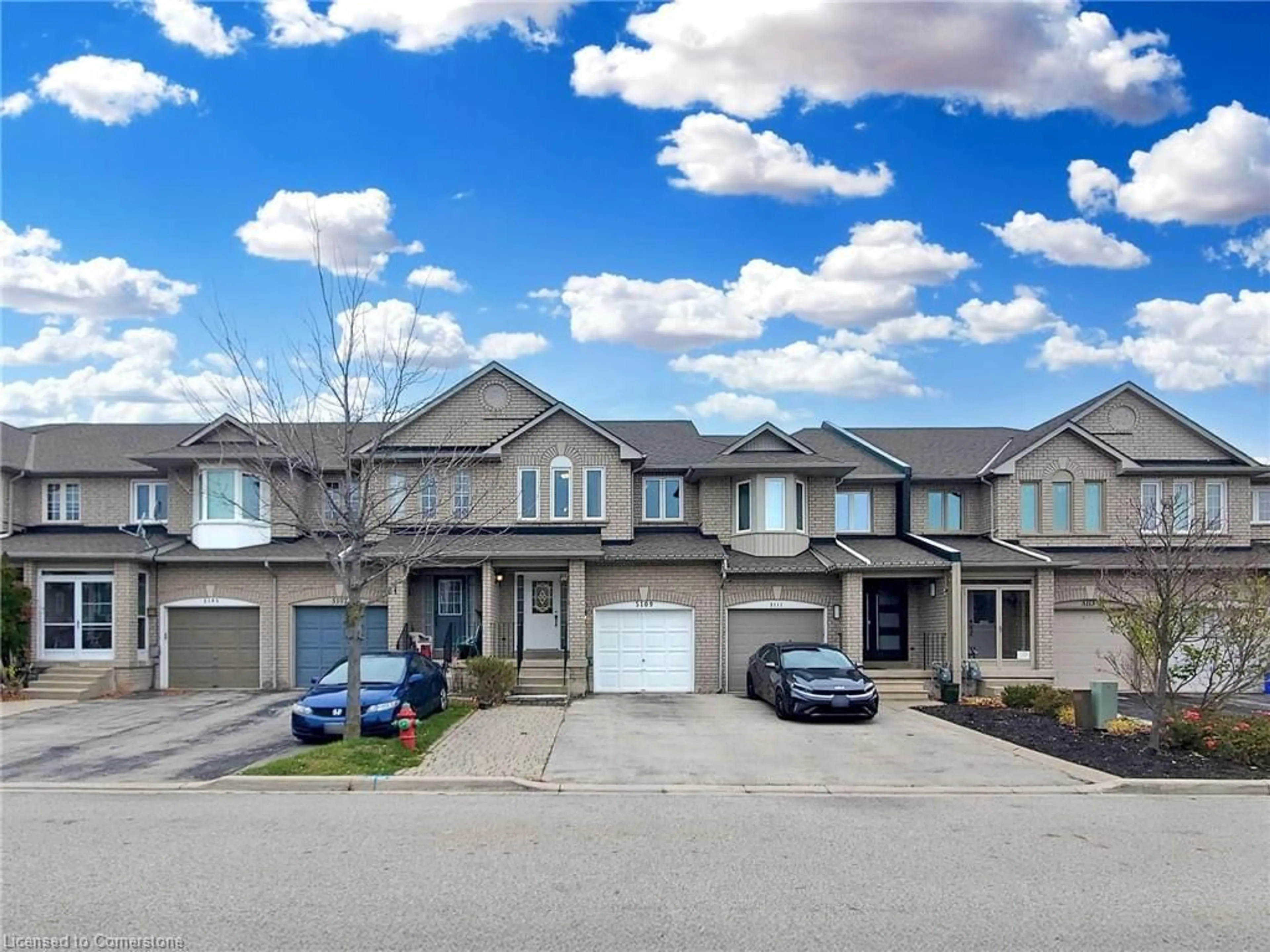 A pic from outside/outdoor area/front of a property/back of a property/a pic from drone, street for 5109 Falconcrest Dr, Burlington Ontario L7L 6K3