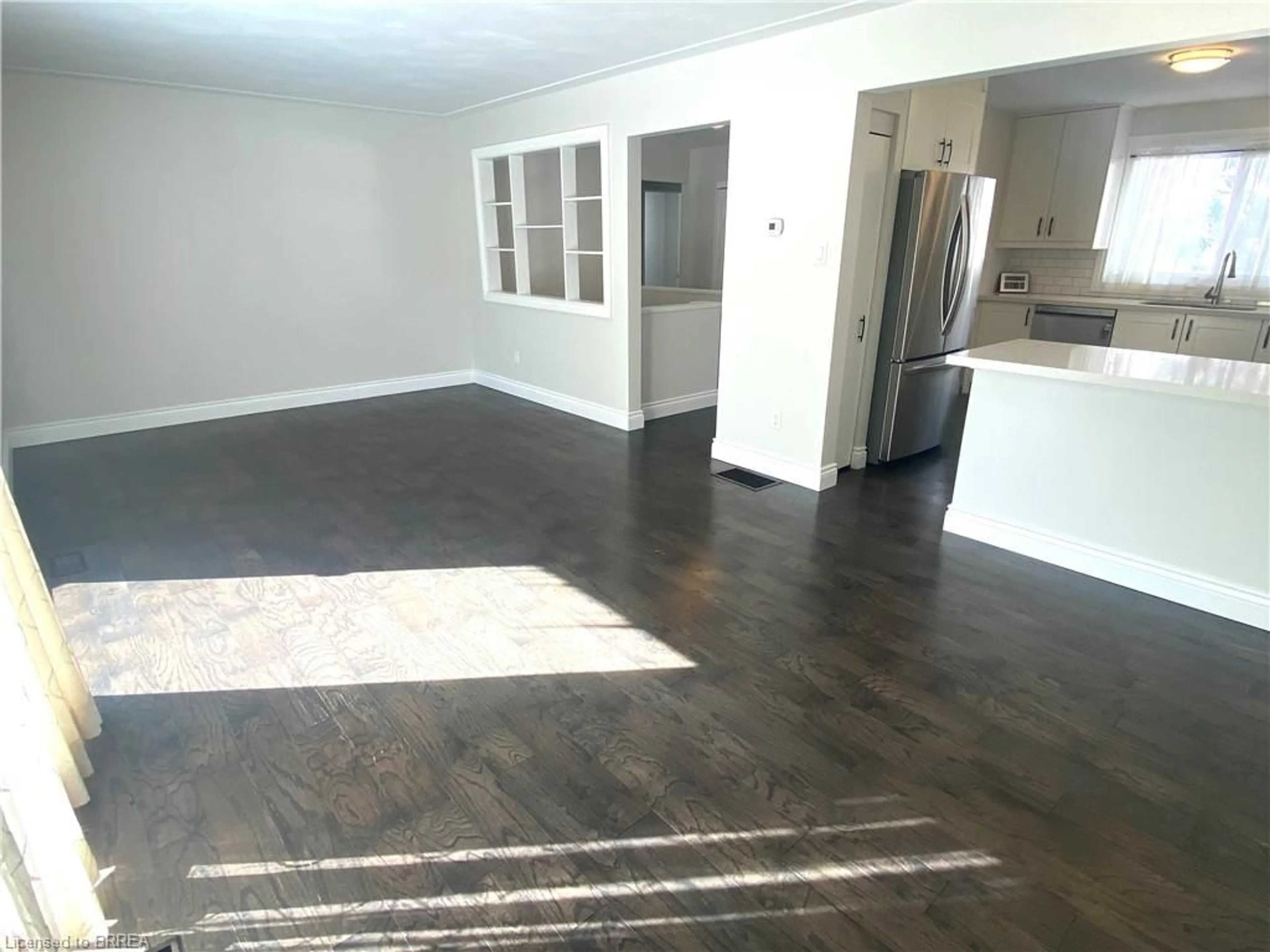 A pic of a room for 15 Winding Way, Brantford Ontario N3R 3R1