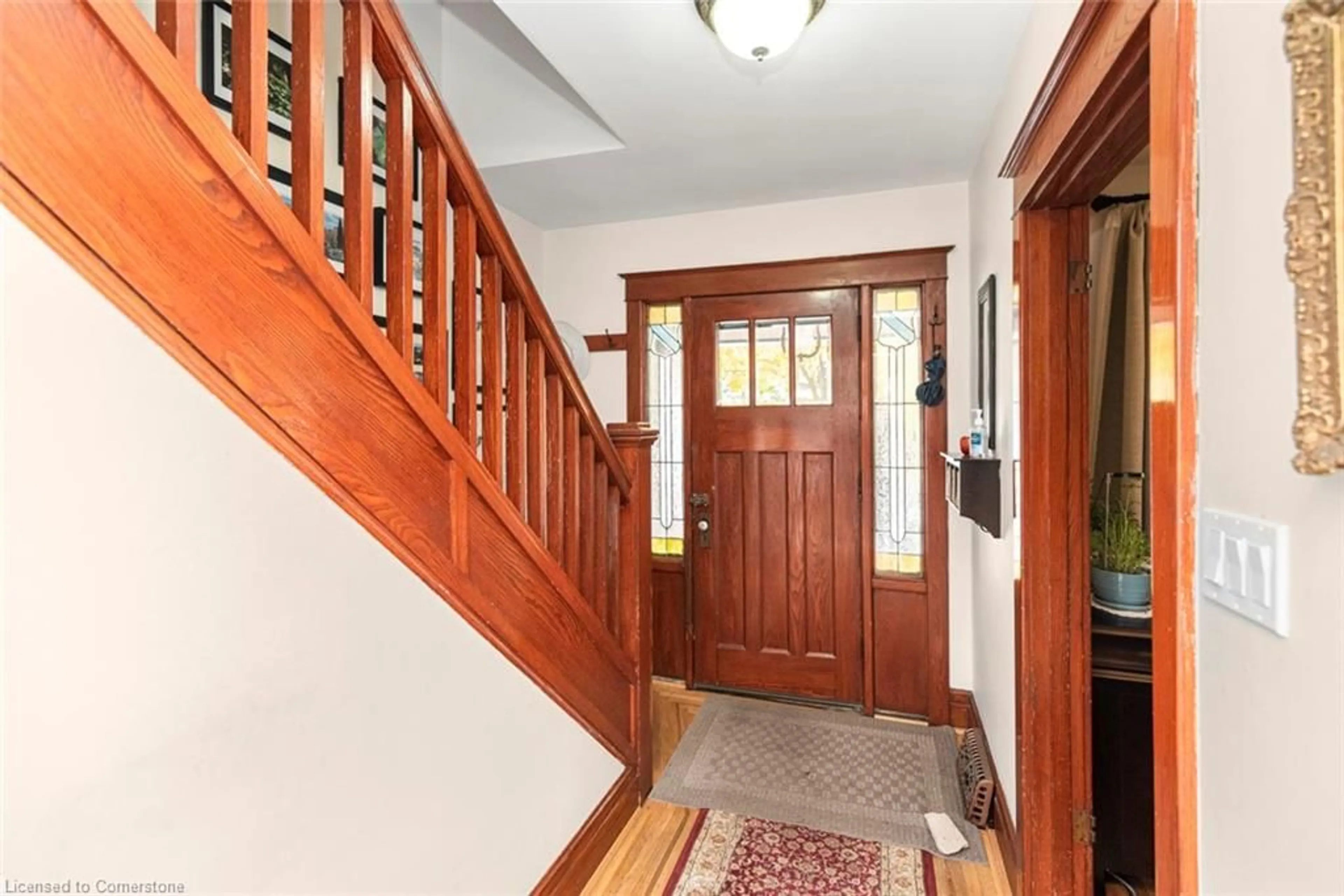 Indoor foyer for 18 Cliff Ave, Hamilton Ontario L8V 2R9